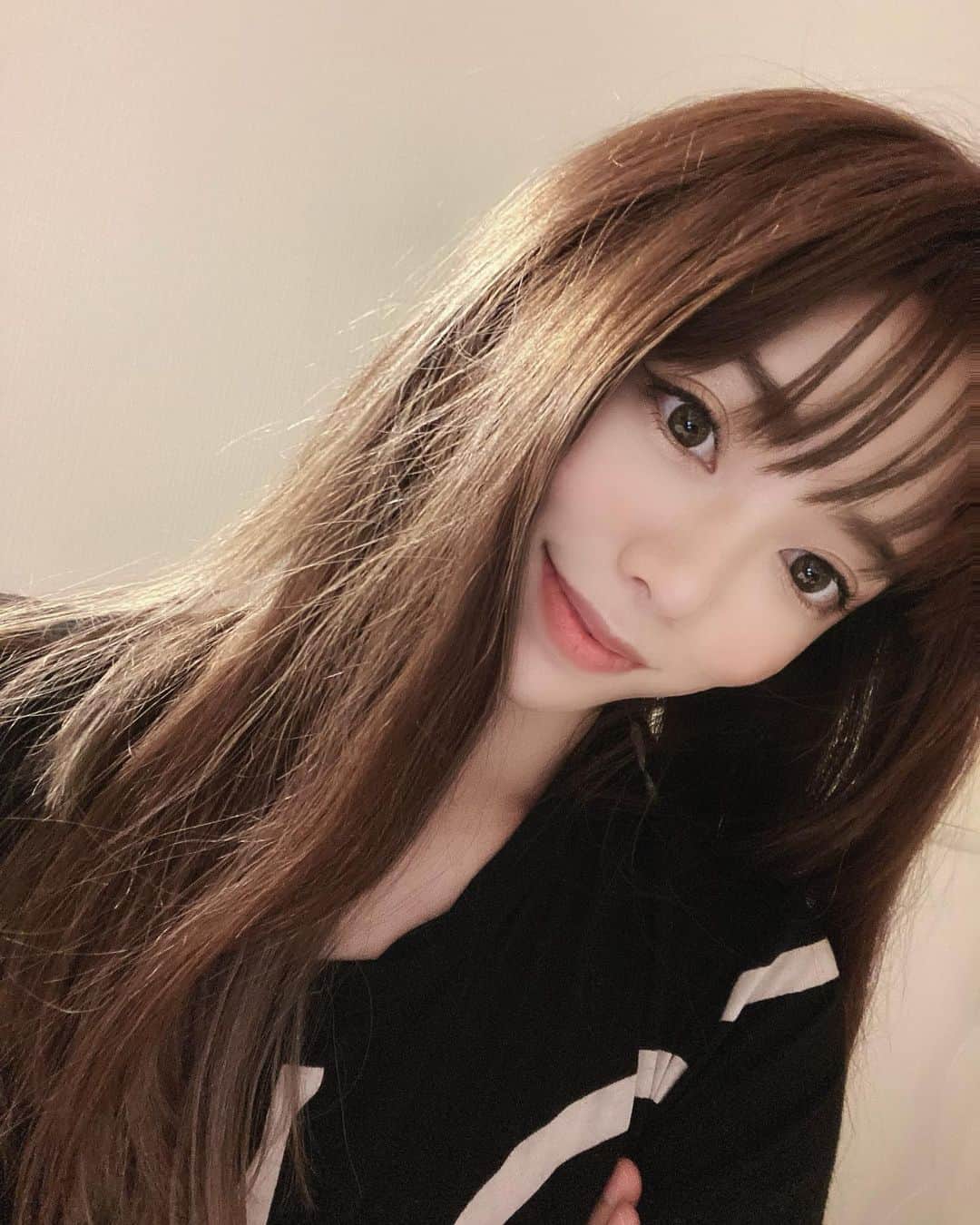 ARIKAのインスタグラム：「お家でだらだら🏠眠🥱🥱  -  部屋着は基本ジェラピケ🫧 @gelatopique_official  可愛いし肌触りいいの多いから好き💕  最近は眠くなるのが早い(:3_ヽ)_ 明日も頑張ろう❤️‍🔥おやすみ🐑🌙  -  #ジェラピケ #部屋着 #おうち時間 #netflix #エステティシャン #美容マニア #美容すきな人と繋がりたい #港区 #東京 #痩身サロン #美肌サロン #肌質改善 #セルライト除去 #口コミ高評価」