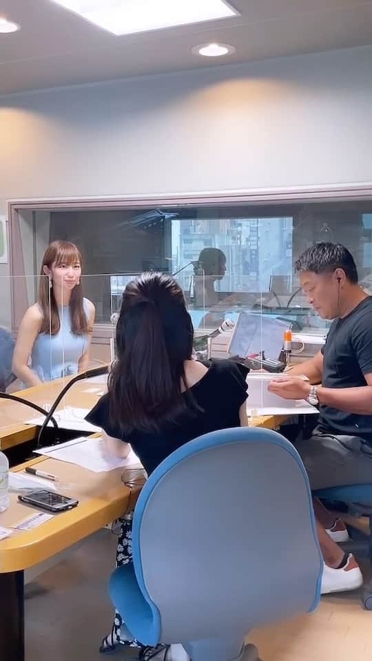 塩地美澄のインスタグラム：「【radikoでお聴きいただけます】 明日19日はラジオ日本「ハマビジ！」がOAになります! 放送時間は深夜25時〜。 グラビア、写真集の㊙︎裏側などについて MCのお2人とトークしています。 MCの栗原さんには女性目線から、宮崎さんには男性目線からそれぞれ写真集「瞬間」の率直なご感想もいただき 目からウロコでした🥳 ぜひ聴いてね〜‼️  ✅イメージDVD「艶やか美」発売中  ✅写真集『瞬間（とき）』発売中  ✅2023年カレンダー 発売中 ※11/5（土）お渡し会の詳細はハイライトへ #塩地美澄」