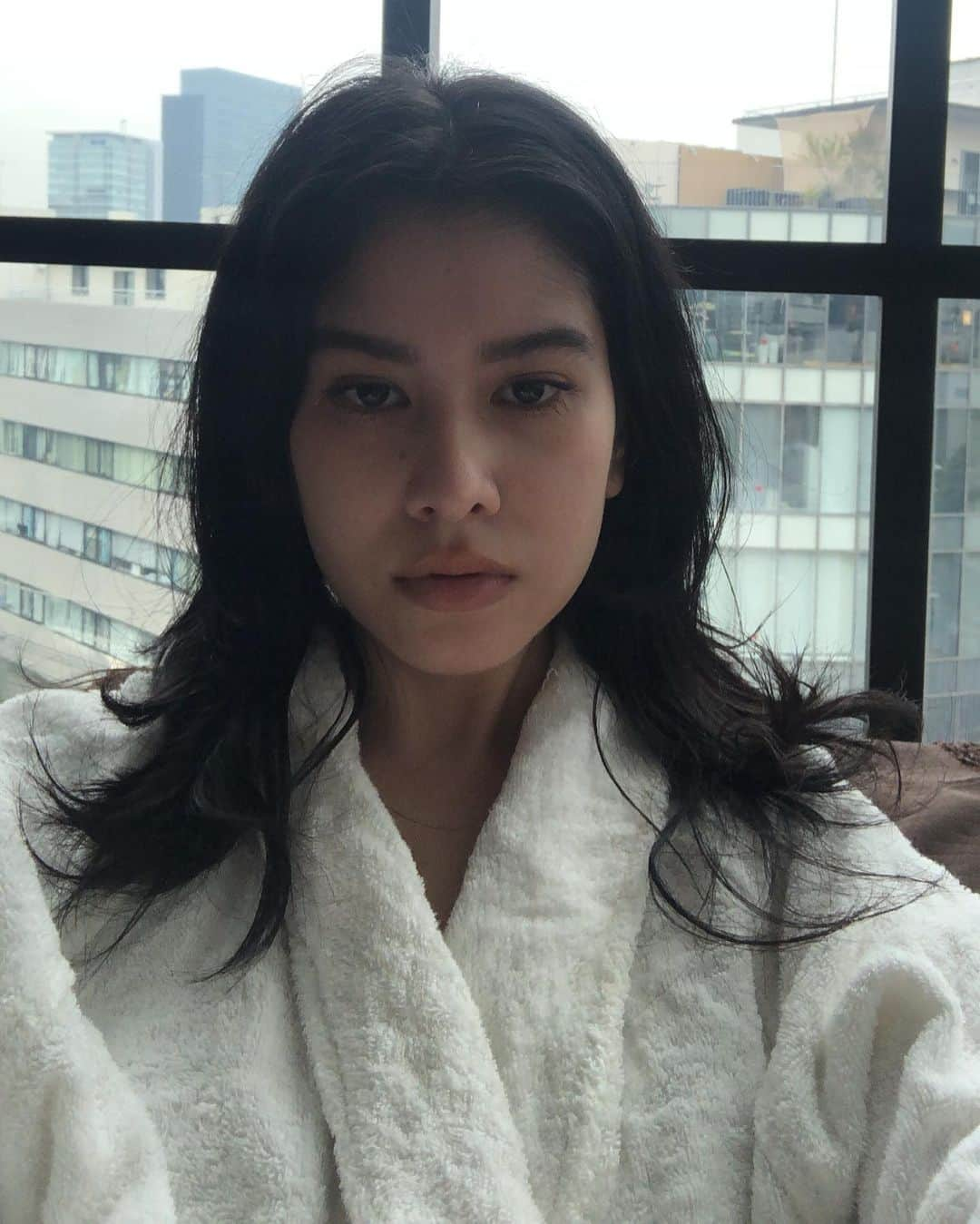 Julia Abe Brazilianのインスタグラム：「unnecessary selfie post of the week」