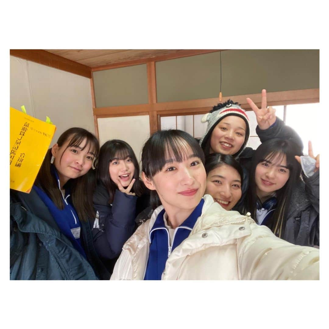 大島璃乃さんのインスタグラム写真 - (大島璃乃Instagram)「#ミスマガジン2022  受賞者発表されましたね🎉👏 受賞した皆様おめでとうございます💓  １年間ミスマガジン2021として過ごした時間は 本当にかけがえのない宝物になりました。  そんな宝物ができたことも、 １年間の活動を通して、今までにない大きな経験や チャンスをいただけたことも、 ミスマガジン2021審査員特別賞の受賞まで 応援してくださった皆様のおかげです。  私をこの舞台に立たせてくれて、 ミスマガジン2021を１年間支えてくださって 本当にありがとうございました。  また、講談社や関係者の皆様、 未熟な私を１年間あたたかく見守って 様々なことをご教授くださり、 本当にありがとうございました。  これからファンの皆様、 そして講談社の皆様やミスマガジンへの 恩返しをしていけるように精進して参ります。  今後ともミスマガジン、そして ミスマガジン2021の各々の活動も どうか応援宜しくお願いいたします。  #ミスマガジン2022 #受賞 #発表  #講談社 #ミスマガジン #グラビア  #ミスマガジン2021  #グランプリ #和泉芳怜 ちゃん #ミスヤングマガジン #山岡雅弥 ちゃん #ミス週刊少年マガジン #天野きき ちゃん #読者特別賞 #辻優衣 ちゃん #審査員特別賞 #内藤花恋 ちゃん #大島璃乃  #映画 #グリーンバレット  #ラジオ #渋谷クロスfm #ミスラジ  #ヤングマガジン #週刊少年マガジン」10月18日 17時37分 - oisland_rino25