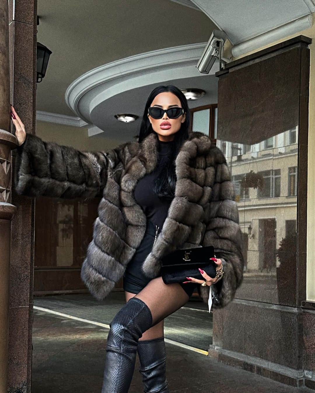 Nita Kuzminaのインスタグラム：「Стильно, элегантно, изысканно. Идеальная модель шубы для автоледи от @mexasandradolina ♠️ .」