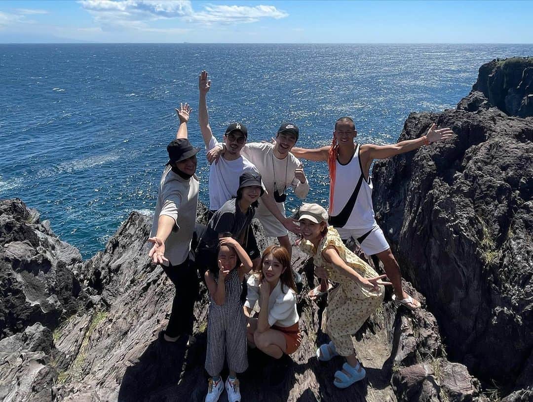 MARIEさんのインスタグラム写真 - (MARIEInstagram)「今更投稿。夏の思い出🗻 恒例伊豆旅行！ ドレスコードはドンキで買った色違いTシャツ🐧」10月18日 18時25分 - marie_mimura