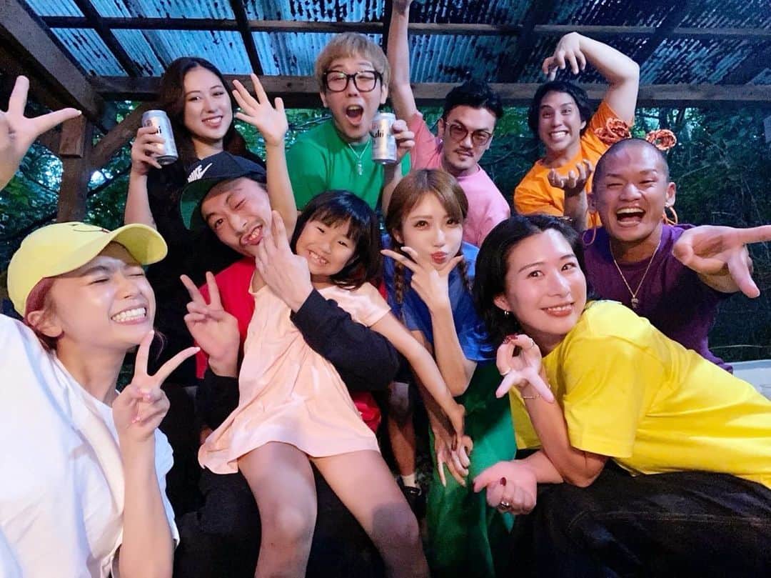 MARIEのインスタグラム：「今更投稿。夏の思い出🗻 恒例伊豆旅行！ ドレスコードはドンキで買った色違いTシャツ🐧」