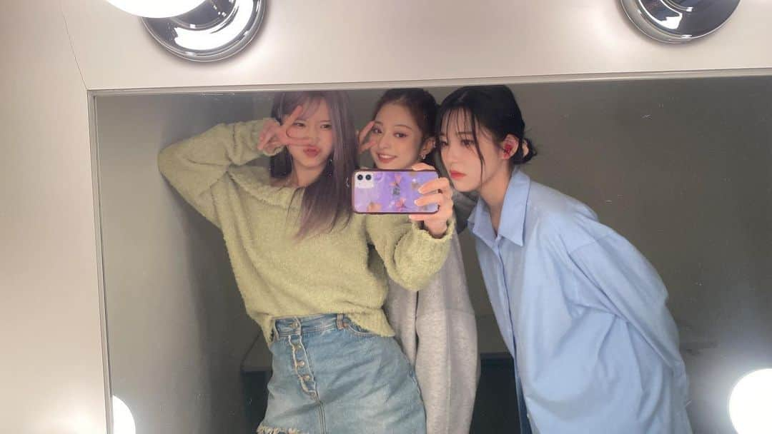 Mnetさんのインスタグラム写真 - (MnetInstagram)「💚🤍💙 #하영 #나경 #지헌」10月18日 18時30分 - officialfromis_9