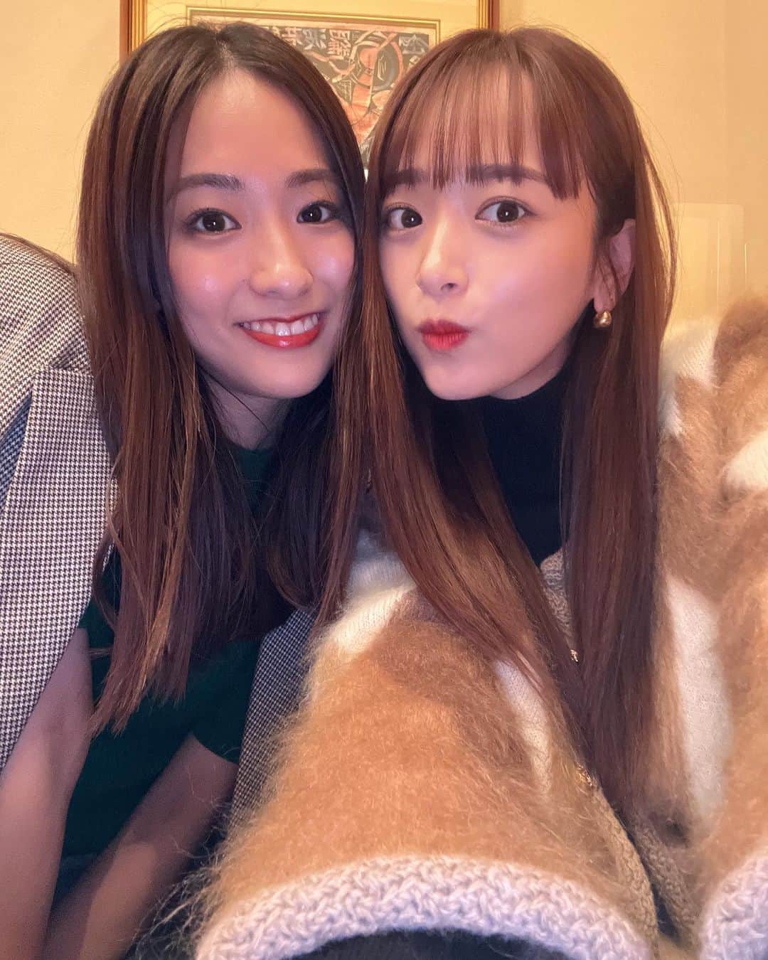 近藤千尋のインスタグラム：「ちーまこ🤍🤍🤍 いつも写真撮るの忘れるから 今日は撮りました❣️😚笑 いつもTBS付近で合流する私たち😂 ３時間が30分に感じるね〜🤍 いっぱい働いていっぱいおいしいものを 食べると言う目標が一緒の二人です🤣  今日は朝起きてから今まで ノンストップで動いてた感じだなぁ😂  キッチンで座り込んで更新してないで 早くお風呂の準備します。。笑🫢」