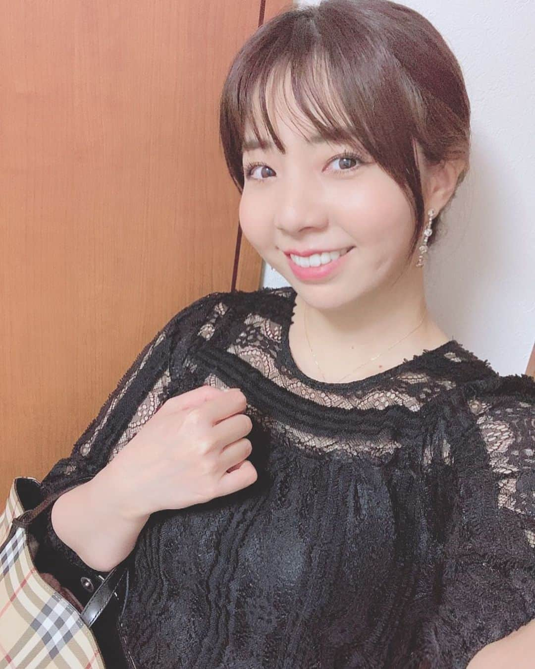 前田まみさんのインスタグラム写真 - (前田まみInstagram)「先日、友達の舞台を観劇しました。 長い台詞もスラスラーっと言ってて さすがでした👏😊  この日は暑くて服装に迷って薄着のブーツにしたのですが、今日は寒い🌬+❄=🥶 急に寒い！！！！ 服装が難しい季節ですが、皆さんも体調に気をつけてくださいね😳🍂🐿 そんな寒くなった季節にぜひ！笑 熱いお笑いバトルはいかがでしょうか？！！ 10/28(金)寛平GM杯ネタバトル10月が開催されます！  私は花月高校野球部で参戦いたします⚾️🔥 キャプテンおやどまりくんとエース高関優くんと相談しながら作っていますが、楽しんでもらえることができそうです😆 ぜひ！！！！ 新たな花月高校野球部⚾️を観にきてください！！  ゲストさんも豪華です！ お客様の1票で、ランキングが決まります😘🏆✨ 手持ちのチケットがございます。 お日にちお時間合えば直接なんばグランド花月近くでお渡ししますので、コメントDMくださいね☺️  10/28(金) 開場19:10/開演19:30 会場:YES THEATER(セカンドシアター) 前売・当日2000円　子ども（小学生以下）1,000円 MC #スマイル瀬戸 さん ゲスト審査員  #間寛平 GM #スーパーマラドーナ武智  さん #藤崎マーケットトキ さん  #花月高校野球部  #おやどまり  #高関優  #前田まみ」10月18日 19時34分 - koromami24