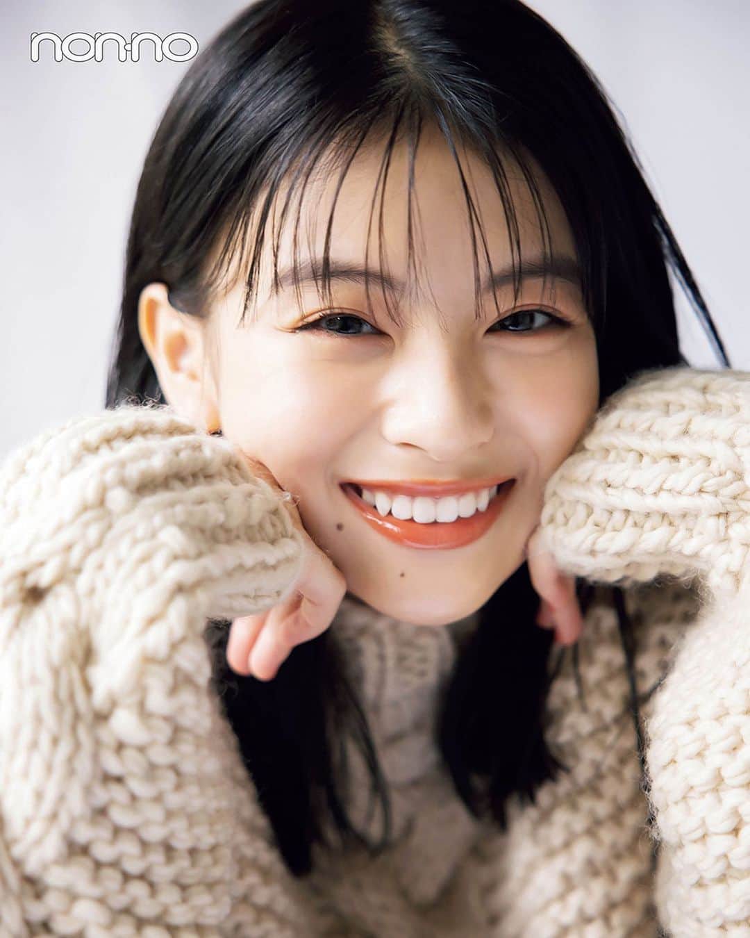 のインスタグラム：「12月号から non-no専属モデルになりました！！  ノンノの私もよろしくお願いします🤍」