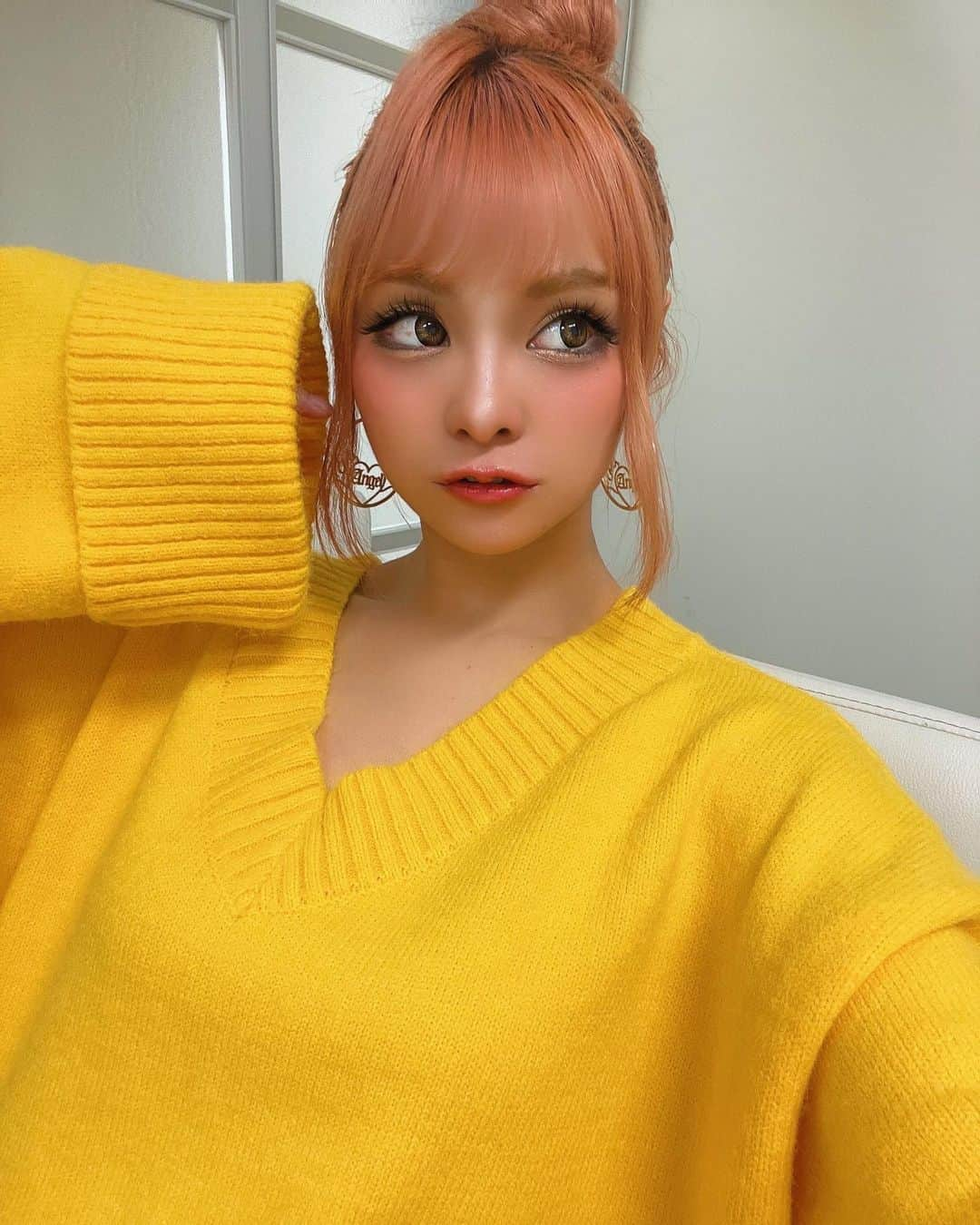 小田愛実（まぁみ）さんのインスタグラム写真 - (小田愛実（まぁみ）Instagram)「この間 @r_beauty.clinic に行ってきたよ🤍  ずーっとコンプレックスだった唇に ヒアルロン酸を注入してもらって ふっくらした唇手に入れられた🥹感動💭 笑気麻酔もつけてくれるから痛みに弱い子はおすすめ✊  りぃ先生は @dr.risakotomita  二重整形で有名なので気になる方は是非行ってみてね💨 @rbeautyclinic_mens  ⏫メンズ専用フロアもあるみたい🫢  次の撮影が楽しみだなあ🌼🌼  #りぃ先生 #RBeautyClinic #富田莉沙子 #ヒアルロン酸 #唇ヒアルロン酸」10月18日 19時45分 - maaaami79