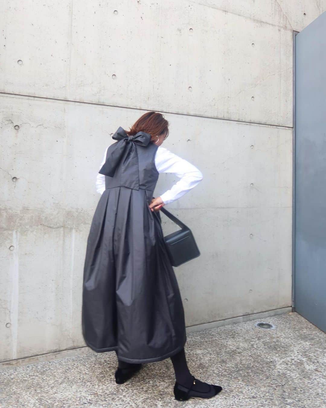 Mai Wakimizuのインスタグラム：「popupに間に合わないかも、とドキドキしていたけどギリギリ間に合ったー！ご紹介が遅くなりました。360度で素敵なパフドレス♡実は今回のコレクションでメインを飾るドレスです♡なんと言ってもバックリボンにうっとり♡甘くなるリボンもパフ素材にすることでエレガントさが軽減されてLINKABLEらしくなった＼(^o^)／スカート部分のこのボリューム感、なんて贅沢！ヘアスタイル、キュッと一つにまとめれば良かったかな。 #wakkinstyle#coordinate dress:#linkable @linkable_official(popup先行発売)」