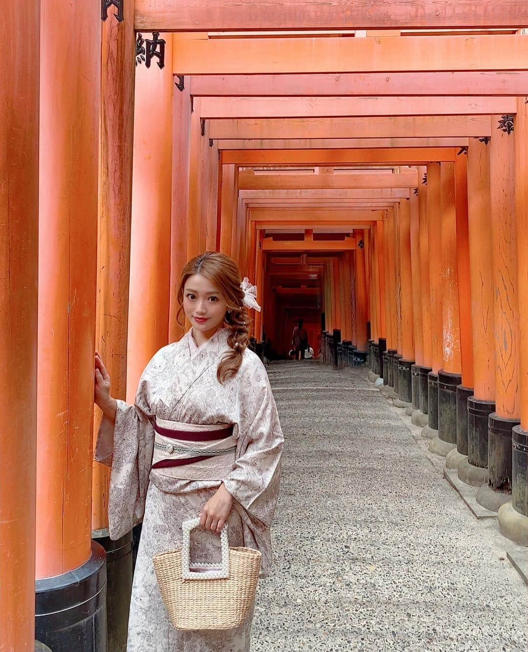 Shienさんのインスタグラム写真 - (ShienInstagram)「・  ・ 京都旅行その①❣️ #伏見稲荷大社  ・ 記念にポストします😝 ・ ・ #ゴルフ女子の休日 #京都旅行 #京都観光 #着物コーディネート #着物レンタル京都 #京都散策 #京都旅」10月18日 20時04分 - shien_o1202