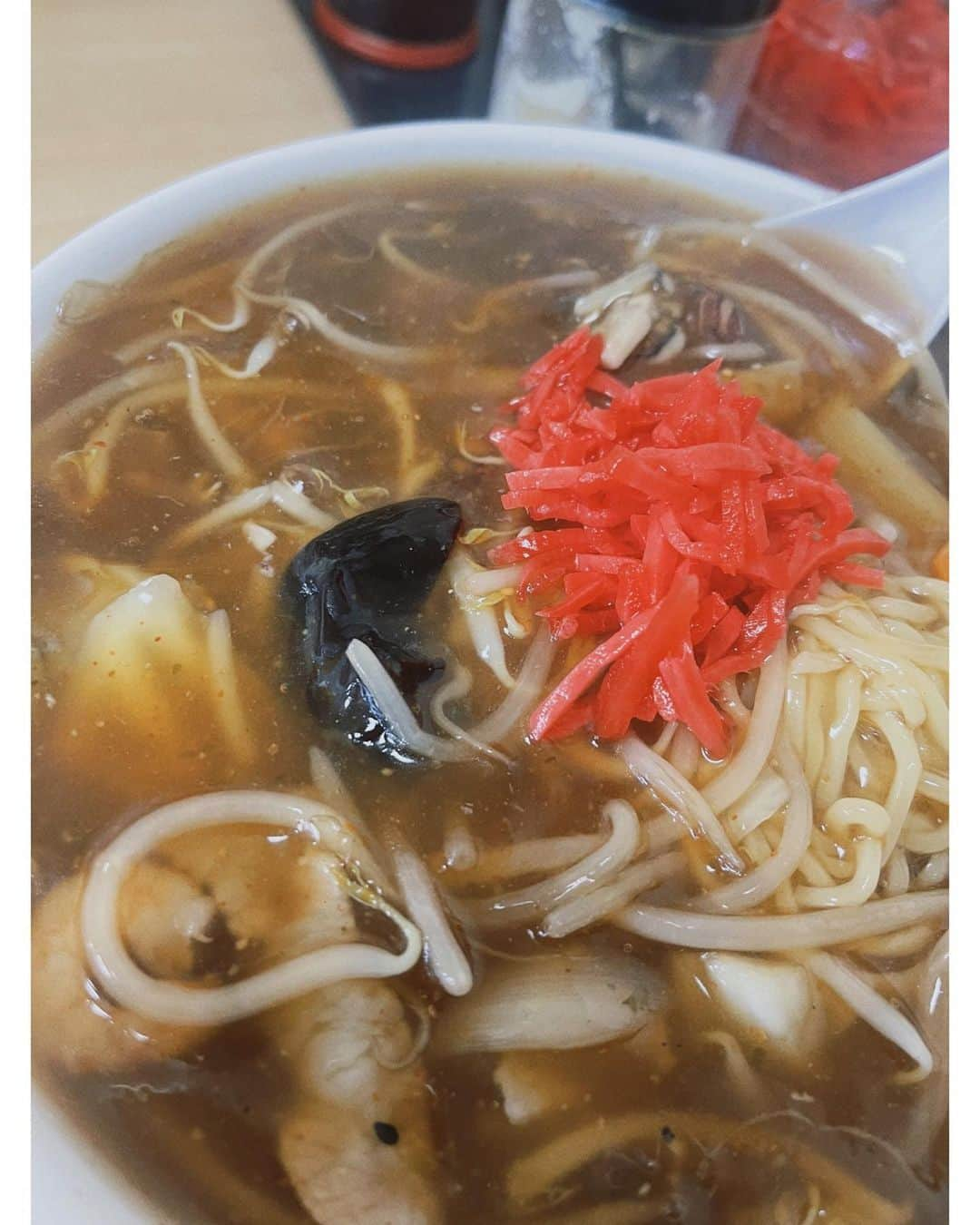 佐々木希さんのインスタグラム写真 - (佐々木希Instagram)「秋田のラーメン。 前に帰省した時に『五右ェ門』へ🍜 中々行けなかったのですが、母に子供を見てもらい初めて伺いました。 熱々のあんかけちゃんぽんを汗だくになりながら、ただひたすら食す…とにかく紅生姜が良いよと沢山の人から聞いていたのですが、案の定、美味しかった…🥹 ご馳走様でした！  #秋田 #五右ェ門」10月18日 21時05分 - nozomisasaki_official