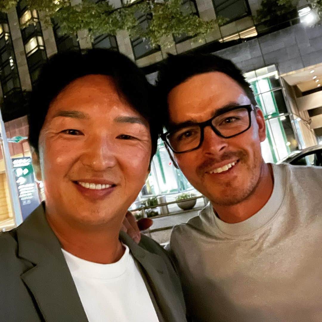 SHINDODAISUKEのインスタグラム：「久しぶりにリッキーのプレーを間近で見て、手に汗握って興奮したし感動した✨  僕だけじゃなくて日本中のゴルフファンがそう感じたと思う⛳️ 活力をもらえた4日間だった 僕も頑張ろう！  リッキー、みんな変わらず仲良くしてくれてありがとう！  #眠そう😂  I was moved to see Ricky play up close for the first time in a while✨  I think not only me, but golfers all over Japan felt that way⛳️  It was four days that gave me vitality  Let's do our best too🔥  Thank you Ricky and all the PGA friends for your continued friendship✨   #sleepy😂 #superstars」