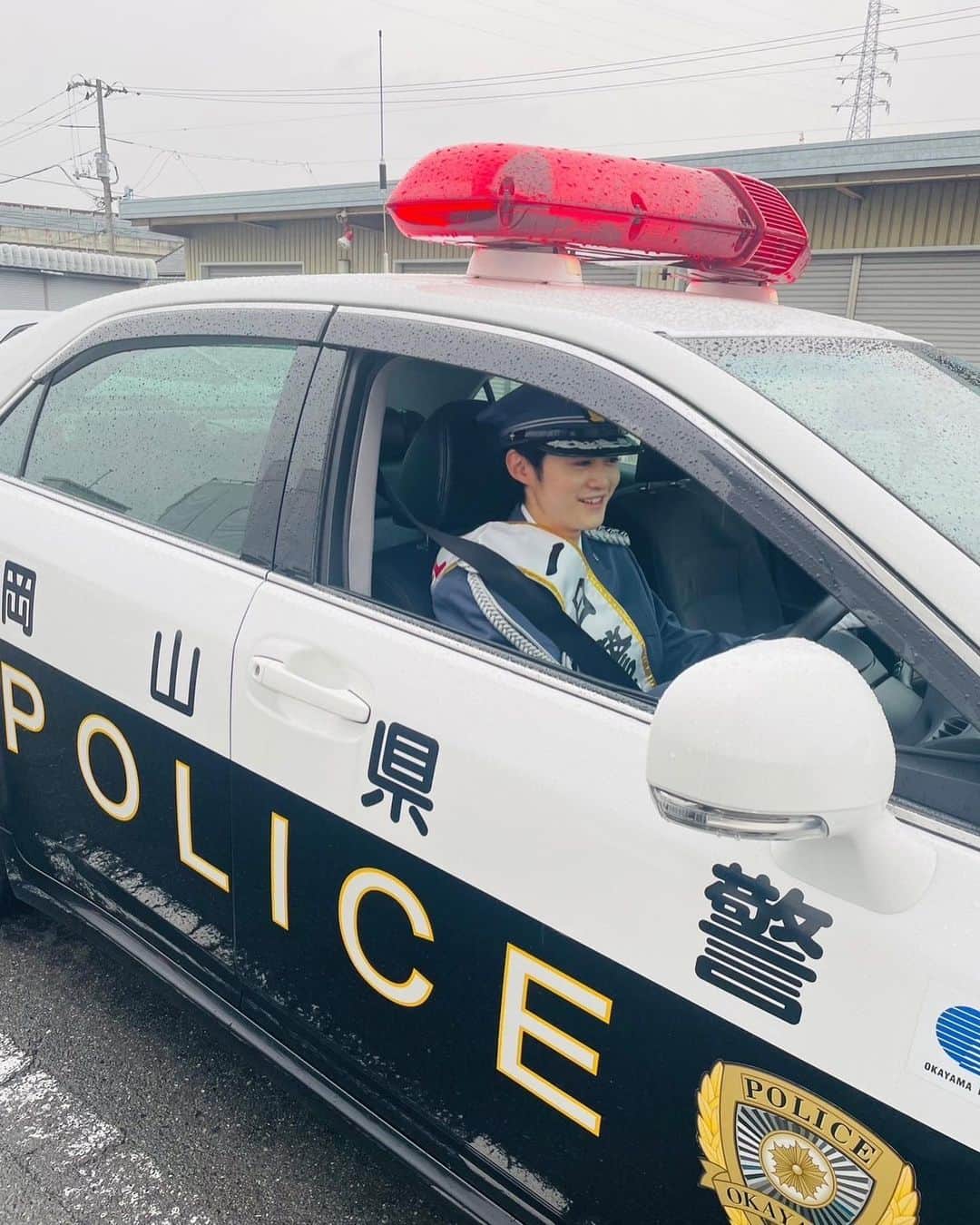鈴鹿央士さんのインスタグラム写真 - (鈴鹿央士Instagram)「地元・岡山東警察署一日署長を務めさせていただきました！！  こういう形で地元に帰ることができて本当に幸せでした。  皆さん、交通事故には本当に気をつけてください。 僕もまだまだ意識が足りないなと思うことがたくさんあるので、これから、より一層、気を付けていこうと思います。」10月18日 21時45分 - ouji.suzuka.official