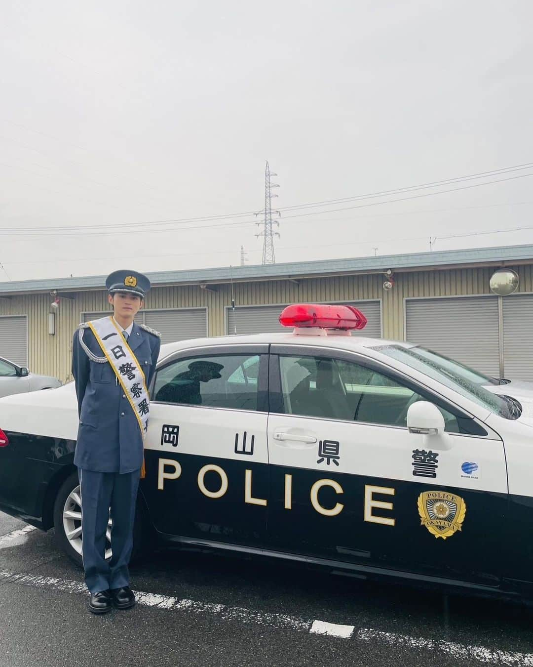 鈴鹿央士さんのインスタグラム写真 - (鈴鹿央士Instagram)「地元・岡山東警察署一日署長を務めさせていただきました！！  こういう形で地元に帰ることができて本当に幸せでした。  皆さん、交通事故には本当に気をつけてください。 僕もまだまだ意識が足りないなと思うことがたくさんあるので、これから、より一層、気を付けていこうと思います。」10月18日 21時45分 - ouji.suzuka.official