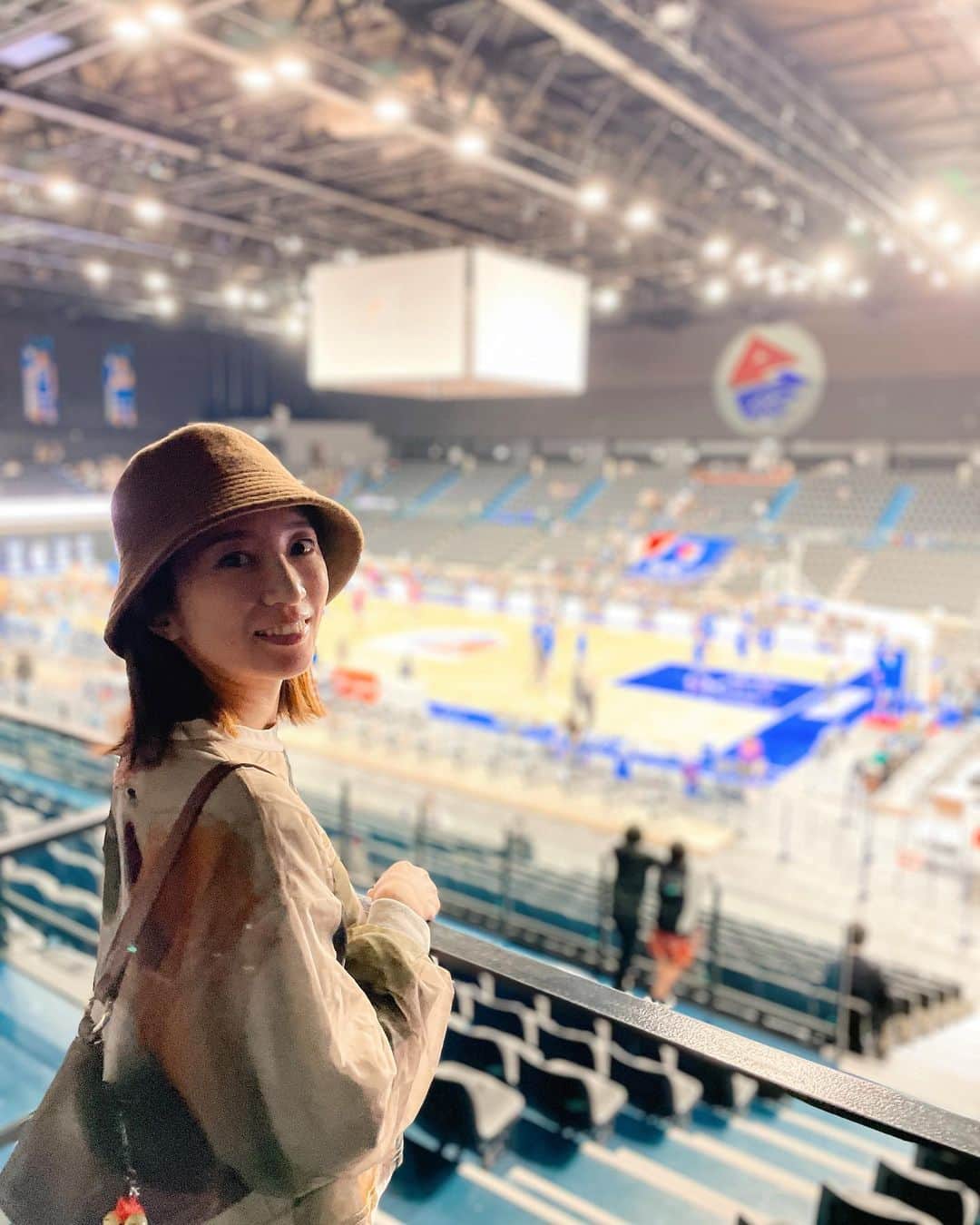 瀬口かなのインスタグラム：「秋はバスケ🏀 ライジングゼファーの試合を観て来ました！ ⁡ 素人でもバスケ観てて楽しい〜☺️🙌✨ 逆転で勝って熱い試合でした！！ ⁡  #instalike #instadaily #basketball #bleague #ライジングゼファーフクオカ #selca #selfie #japanesegirl」