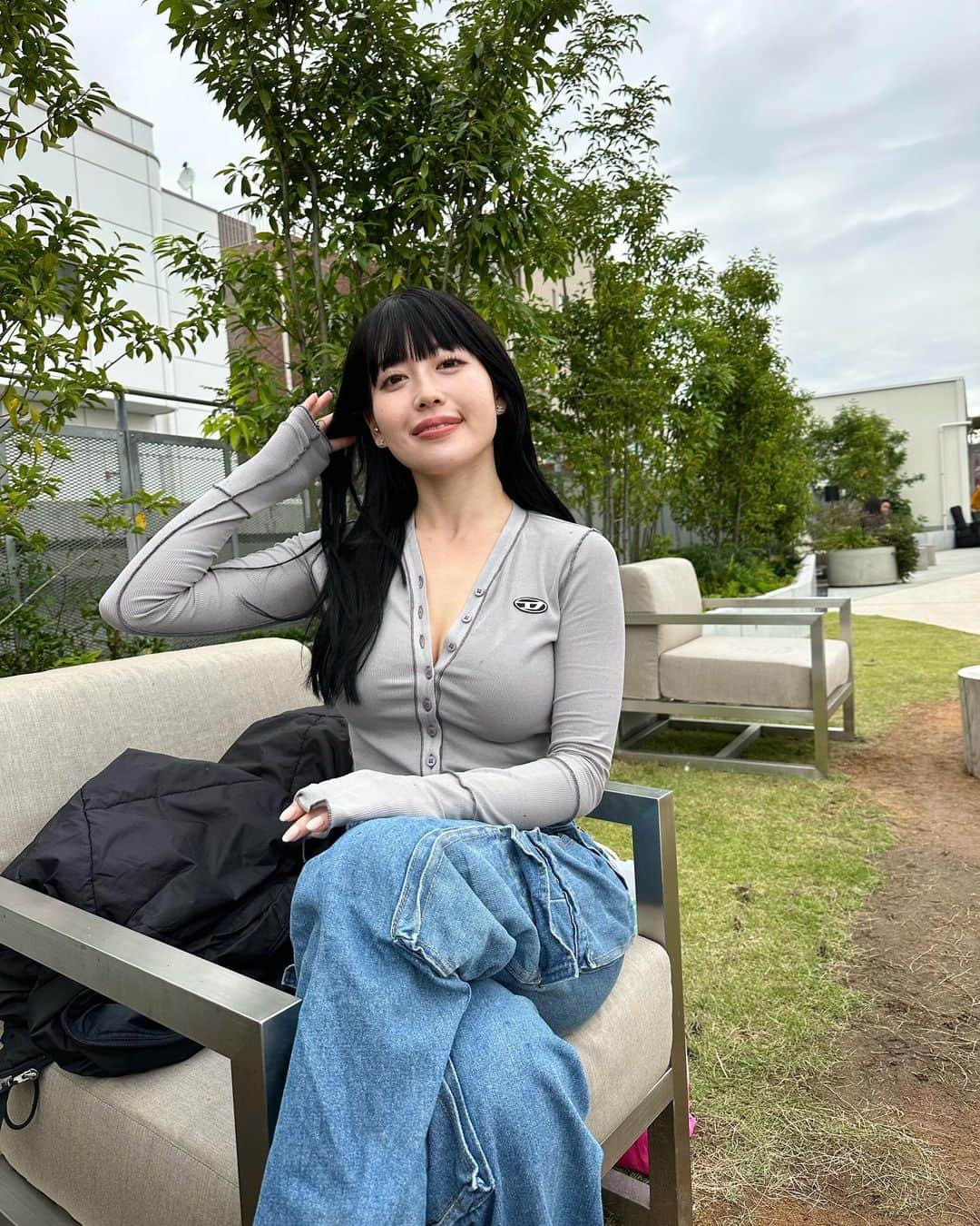 柚月瀬那のインスタグラム：「早く晴れて欲しいと願うばかり🥹 最近晴れ少ないよね☁️  #下北沢　#diesel」