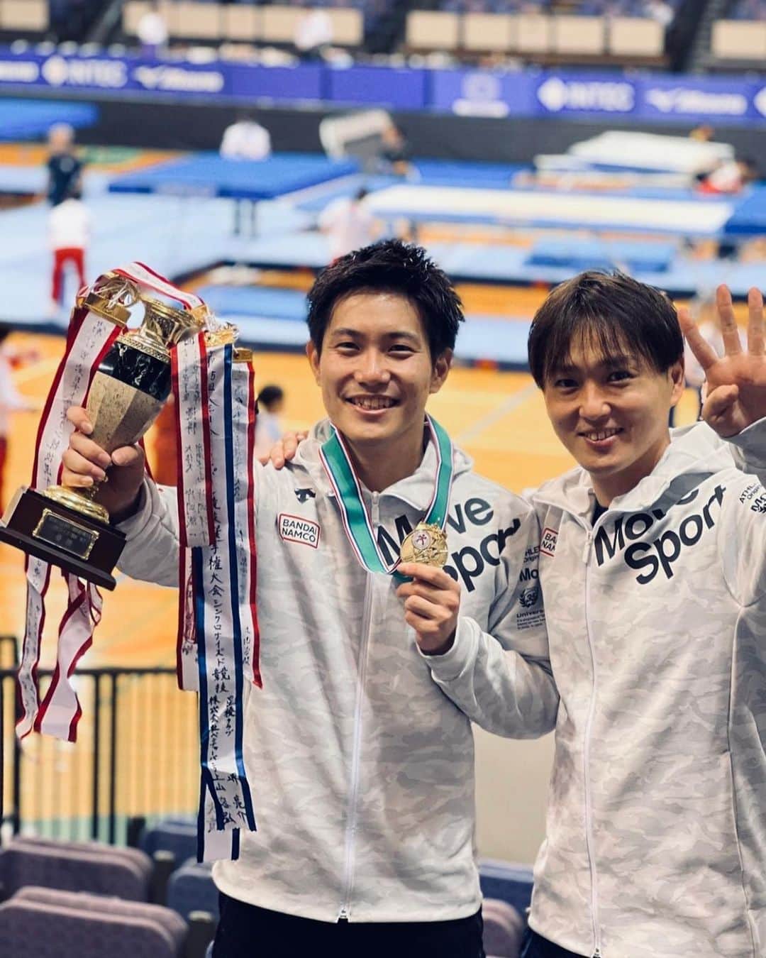 伊藤正樹のインスタグラム：「鹿児島県で行われていた 全日本選手権が終了しました🏆  日本のレベルは上がっているのは間違いないですね😃  亮介シンクロ優勝🏆 もう一段あがるには何が足りないのか勝負の時までに見つけないと。 皆様お疲れ様でした🫡」