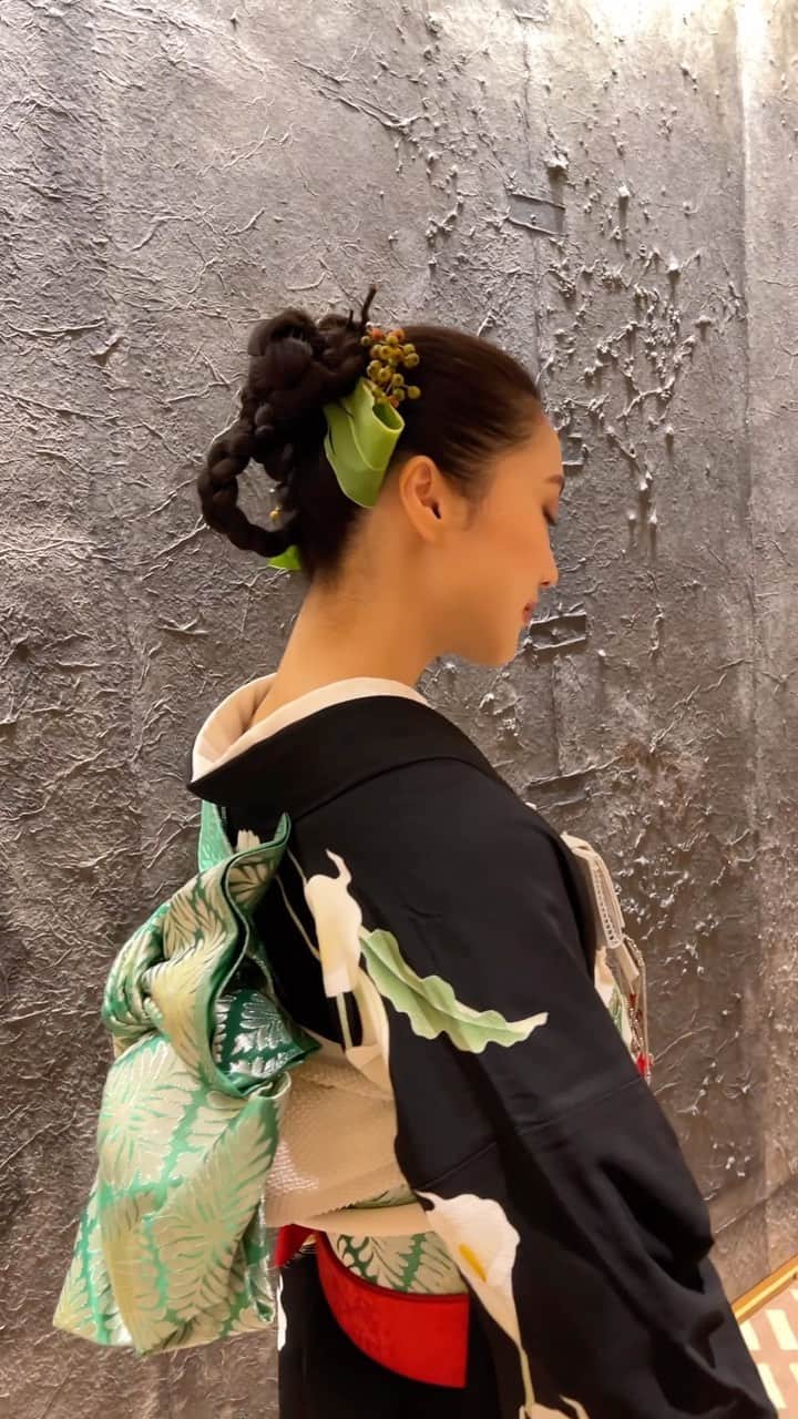 中山由香のインスタグラム：「kimono🇯🇵  kimono @marie_classe @yumiboss.wedding @blueheaven.yukino @itokin88  Art direction @wakirie_smiledc  hair make @hiro_by_wd」