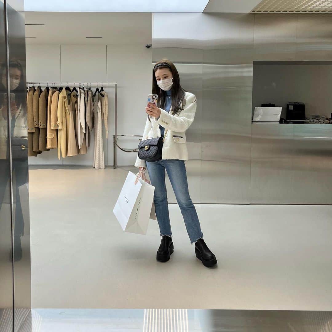 ひよんのインスタグラム：「💛💛  shopping day🛍💸❤️‍🔥  @instantfunk_official で、 どタイプすぎるジャケット買った🧥 ひよんちゃんねるでも紹介するね❣️  お買い物ってやっぱり楽しすぎる。🥹  この日のコーデはブランドタグ付けしておく😍👏🏻  #ひよん #ひよん服」