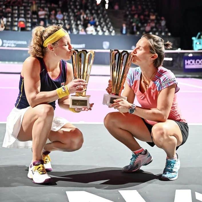 キルステン・フリプケンスのインスタグラム：「Cool to finish the season with a title 🤩🏆 Thanks for playing @laurasiegemund  #clujnapoca #teamflipsie #yinandyang #titlenr6」