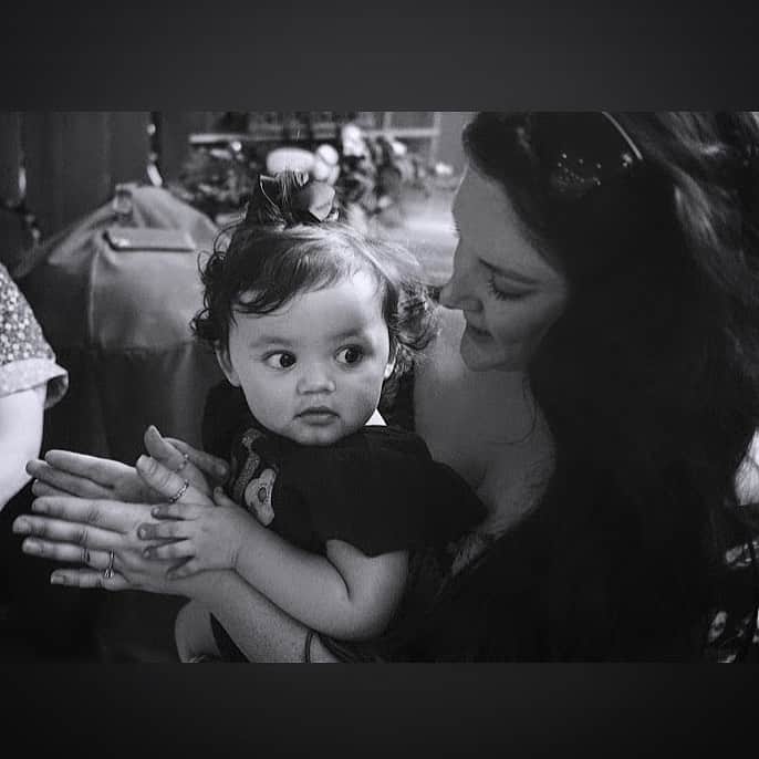 クリー・ハリソンのインスタグラム：「Daisy & Tia Kree  📷 @orlando_arriaga_  #daisyturnsone 🌬🎂✨」