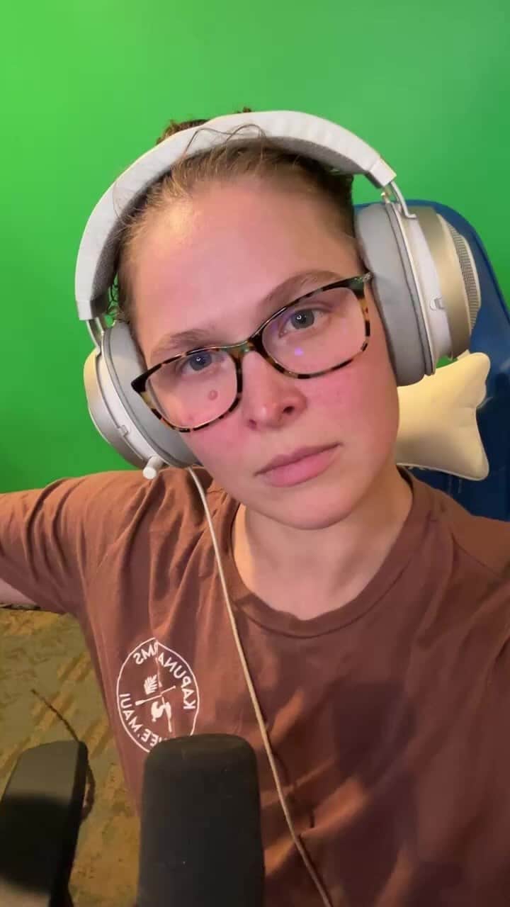 のインスタグラム：「Get going live now yo! Check the link in my bio or @youtube channel for the #baddeststream we’re playing @santamonicastudio ‘s #godofwar」