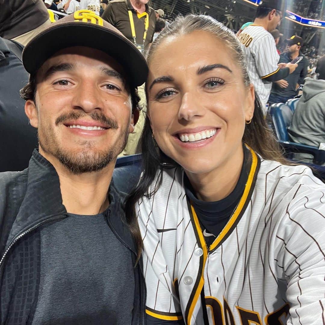 アレックス・モーガンのインスタグラム：「Bringing that same energy tonight! 🔋」