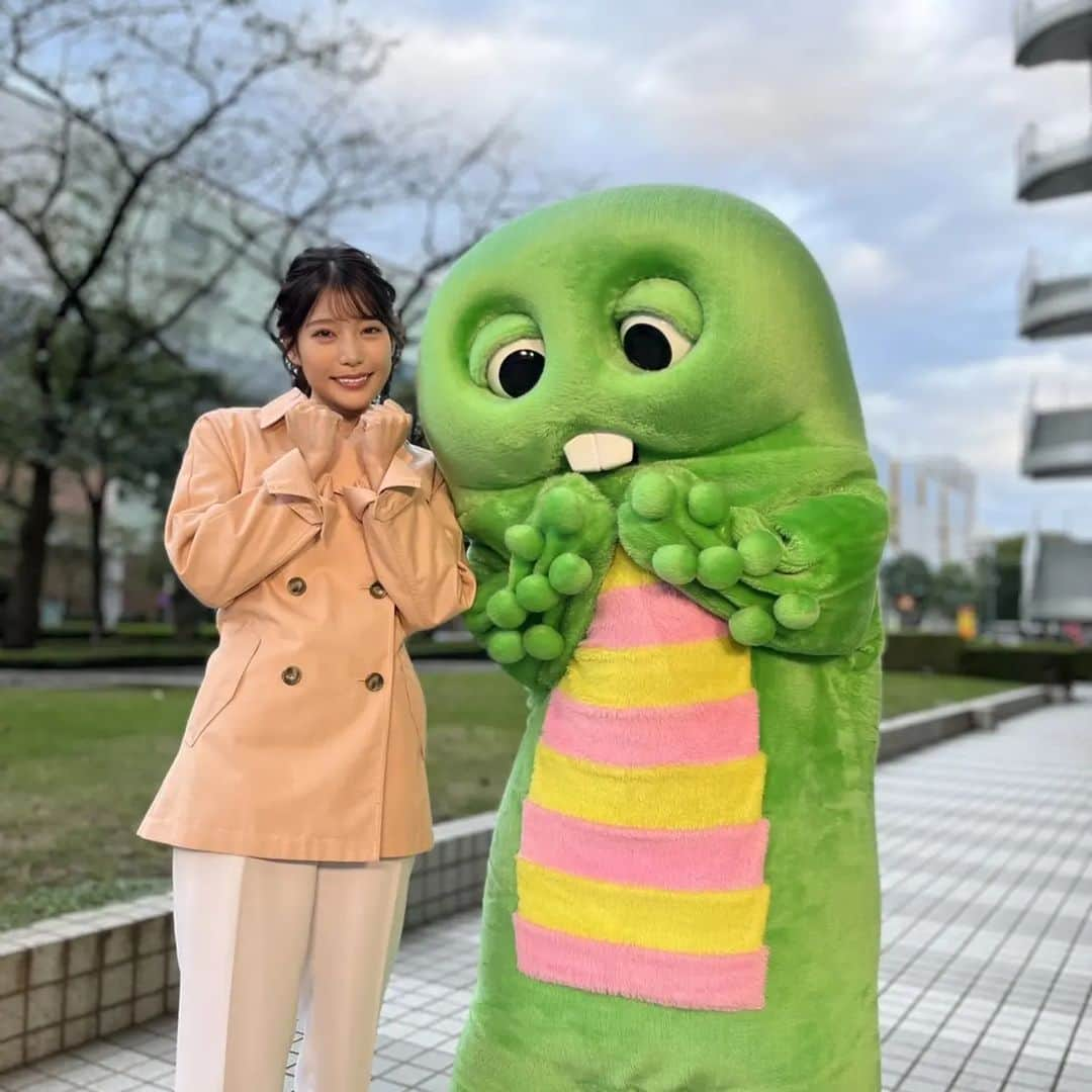 フジテレビ「プライムニュース イブニング」さんのインスタグラム写真 - (フジテレビ「プライムニュース イブニング」Instagram)「きょうも肌寒い一日になりそうです。この先、寒暖差も大きくなりますので服装で上手に調整しましょう。 #ソラよみ #竹俣紅　@benitakemata_official #ガチャピン　@gachapin_official #天気 #お天気 #イット」10月19日 6時29分 - livenews_it