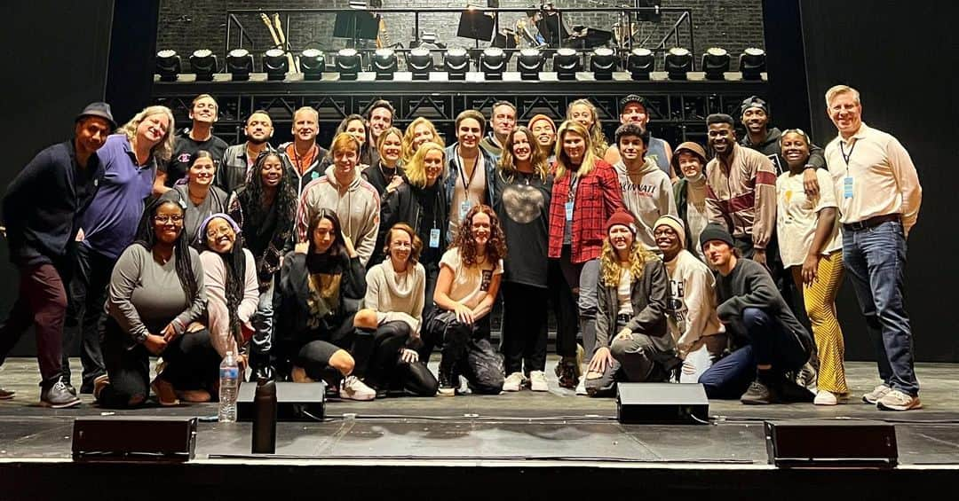 アラニス・モリセットのインスタグラム：「these miracles. @jaggedlittlepill #musical #ontour #sanfransisco @goldengatetheatre #warriors 😭☀️❤️」