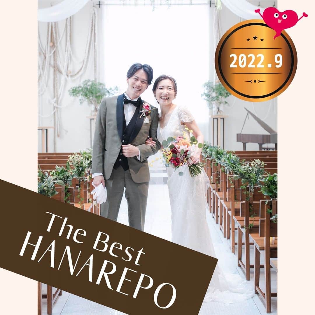 Wedding Park 公式のインスタグラム：「👑2022年9月のベストハナレポ💐  こんばんは！ウエディングパークのハナレポ編集部です💁‍♀️  2022年9月の #ベストハナレポ は  @th.ej_wedding  さんです✨  おめでとうございます！🎉  ハナレポのタイトルは 『Palette －パレット－ 晴れの日も雨の日もどんなときも』。  『*:..。Palette －パレット－*:..。 これは担当プランナーさんからご提案いただいたコンセプト。  もともとブーケはカラフルにしたい、 と思っていたこともあり、 なんてぴったりなのー！ ってまず初めに思いました。  そして、このコンセプトにしてくれた理由を 聞けば聞くほど、 "ああ、なんて素敵なんだろう"と。  一番最初のお打合せで、 わたしたちの生い立ちや考え方を つたないわたしたちの言葉で伝えたことを、 こんなにも素敵な言葉で、 細部まで汲み取っていただいてご提案いただいたこと。 本当に嬉しくて涙が出ました。  わたしたちは、 いろんな人に支えられて、 わたしたちの人生でなくてはならない存在。  そんないろんな人たちは、 それぞれカラーがあり、 その人たちとの想い出は、色とりどり。  そして、晴れの日も、雨の日も、どんなときも、 みんながいてくれて、 今のわたしたちがいます。  このコンセプトが決まってからは、 DIYする時、何か決める時には、 このコンセプトに立ち返り準備しました。  おかげで細部まで統一感を出すことができ、 大満足の結婚式になりました。  当日は、本当にあっという間で、 終始笑っていたように思います。  コロナ禍でなかなか会えない人たちに 久々に会えたことも嬉しかった。 1日中、とっっても楽しかったです！！』  そんなおふたりの想いが詰まった結婚式の魅力を、 紹介させていただいています❤︎ ぜひ見てみてください👰 https://s.weddingpark.net/magazine/9036/ ※もしくは「ウエディングパークマガジン」でGoogle検索！  ーーーーーー  💡この結婚式場を詳しく THINGS Aoyama Organic Garden.dth（東京都） https://s.weddingpark.net/00001e0c/  💐この結婚式を詳しく 式場決定の決め手から、 準備の実例までまるごとチェック✍ ▽ @th.ej_wedding さまのハナレポ！ https://s.weddingpark.net/hanarepo/12873/  ーーーーーー #ベストハナレポ にエントリーしよう👑  @weddingpark をフォロー ＋#ベストハナレポ をつけて 投稿してください♡  ベストハナレポに選ばれた花嫁さまは 月末に表彰投稿をさせていただいています♩  たくさんのご参加お待ちしています！  ーーーーーー #プレ花嫁 #式場探し  #ウエパ #ウエディングパーク #ハナレポ #結婚式準備レポ #東京花嫁 #東京結婚式場  #会場装花 #結婚式テーマ #挙式ヘア #花嫁ヘア ーーーーーー」