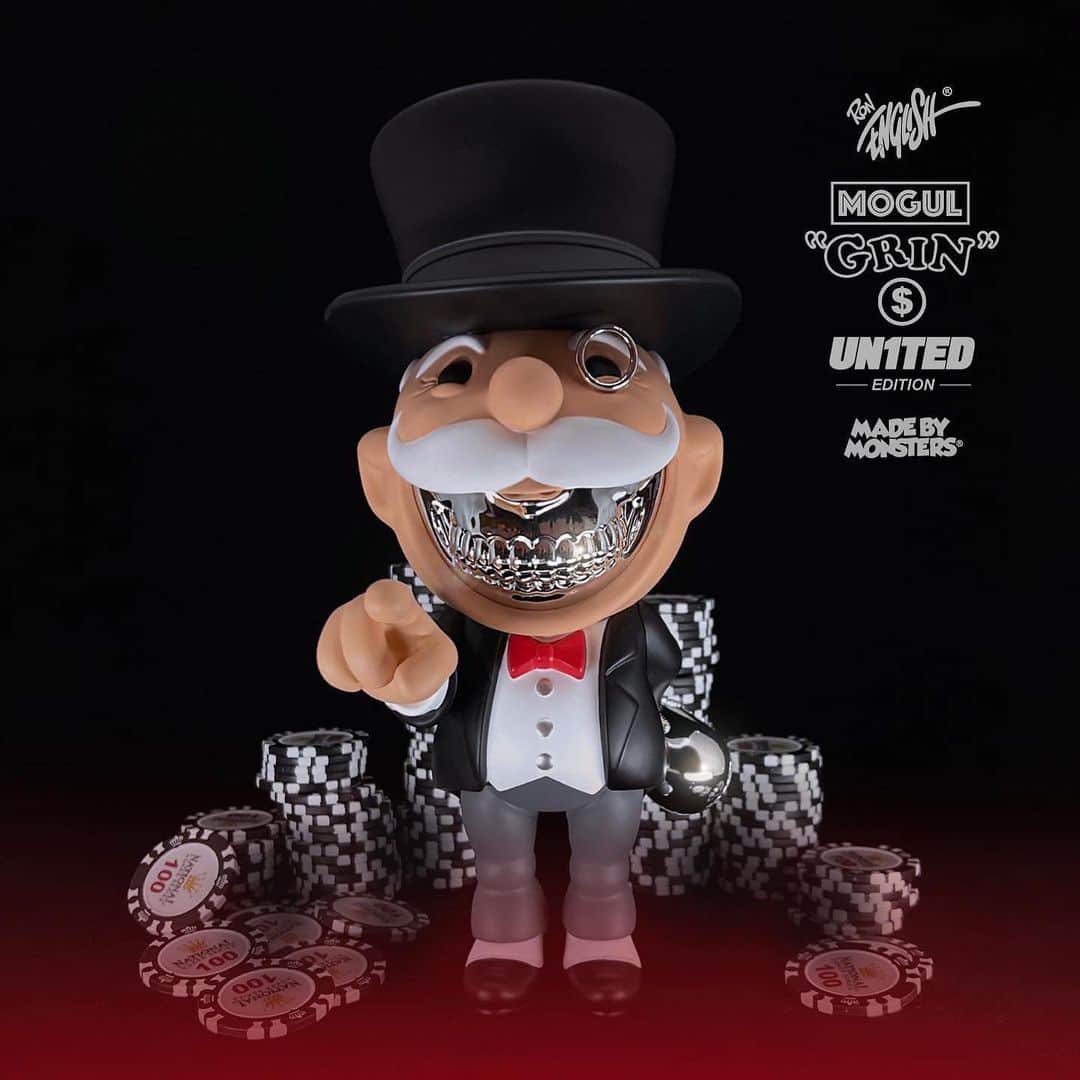 FATKINGのインスタグラム：「💵 #SUATMM   終於出世 #手快有系列 “OWN IT ALL NOW !!!” 🎩💰🎲  Made by Monsters @GarageWorksIndustries x Ron English @RonEnglish "Mogul Grin" 𝗨𝗡𝟭𝗧𝗘𝗗 #UN1TEDfest 三方聯乘將於10月21日公開發售！  We are stoked to announce the limited release of the "#MogulGrin" by the father of Popaganda #RonEnglish, and vinyl art sculpture crafted by #MadeByMonsters at "𝗨𝗡𝟭𝗧𝗘𝗗 𝗙𝗲𝘀𝘁 𝟮𝟬𝟮𝟮" - Hong Kong’s 1st Urban Street Art & Cultural Music Festival.   Don't miss out on English's take on the iconic tycoon character, with the signature skeletal grin in Chrome plated finish! Limited quantities will be available for international buyers.  Stay tuned for further release details on  @UN1TEDfest / www.UN1TEDfest.com  ⠥⠝⠂⠞⠑⠙ ⠋⠑⠎⠞ ⠆⠴⠆⠆  Made by Monsters x Ron English "Mogul Grin" UN1TED Edition  Dimensions:  10" Material:   Vinyl / Electroplated resin sculpture Skeletal Grin: Platinum , Gold , Bone Edition:     350 pcs (Blind Bag) MSRP:    $380 USD  Online Release Date: October 21, 2022  Time: 12:00 PM (GMT +8)  ⠥⠝⠂⠞⠑⠙ ⠋⠑⠎⠞ ⠆⠴⠆⠆  #UN1TEDfest #UN1TEDasONE #GarageWorksIndustries #Monopoly」