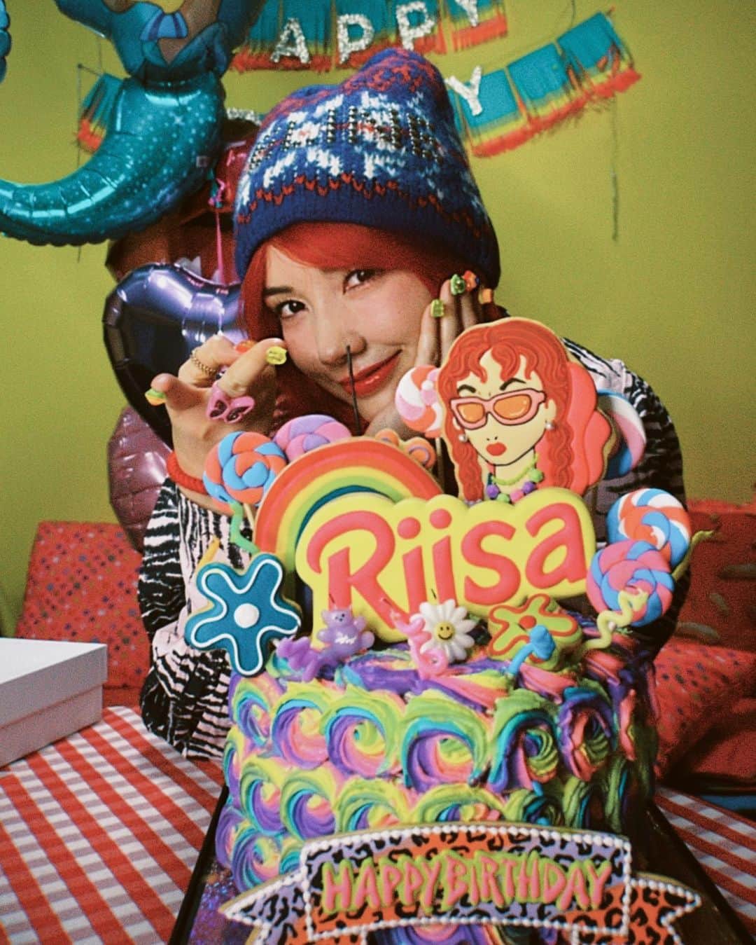 仲里依紗のインスタグラム：「2022.10.18🫶🏻🎀🎂❤️🪄⭐️🎁❤️‍🔥 thank you ❤️❤️❤️ @nasup @re._reichan_ ❣️❣️❣️  #トリトンじゃなくてアリエルです」