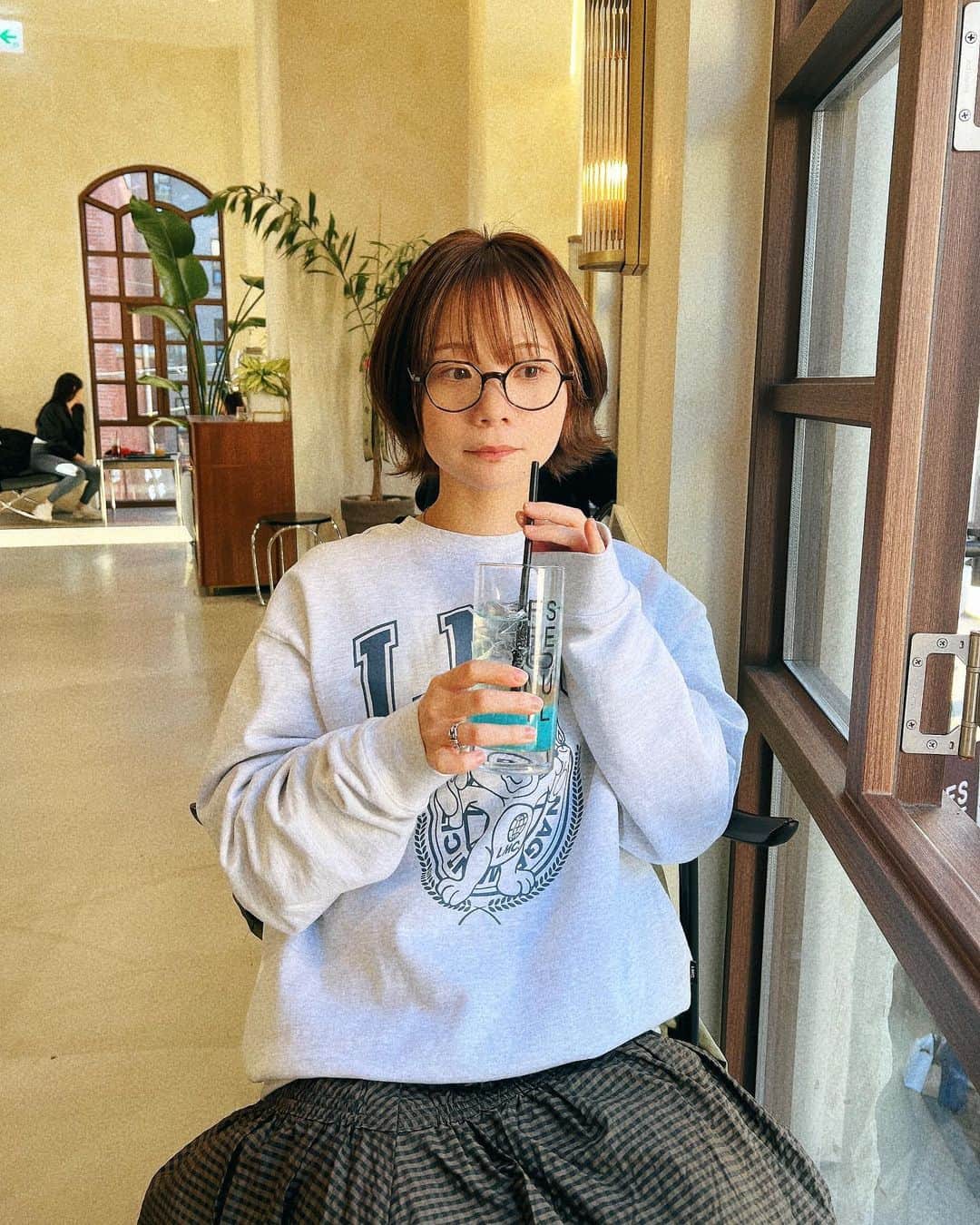 のインスタグラム：「カフェとご飯しか行ってないな？？？？  #frontseoul #lmc #milaowen #まなてぃのふく」