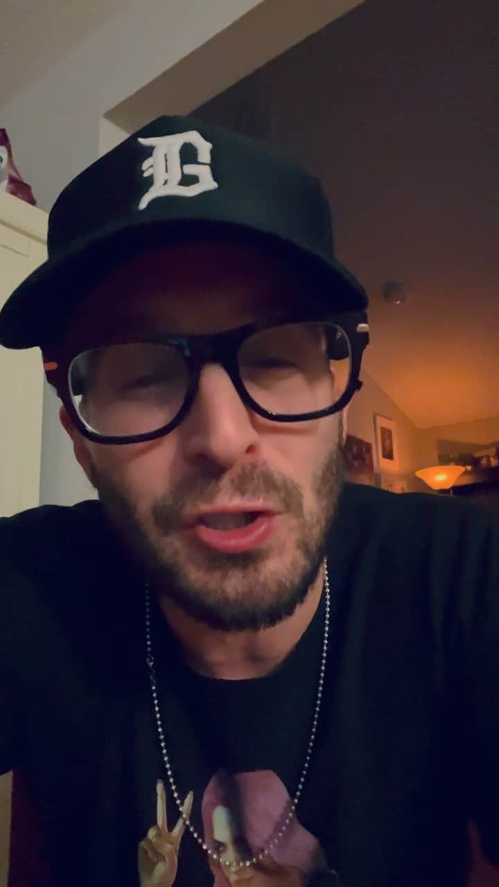 クリス・ウェビーのインスタグラム：「*UPDATE* Premiere officially at MIDNIGHT !!!  #Elephant official video dropping whenever YouTube gets their shit together.. (hot take : the powers that be wanna stop people from reposting that Kanye interview so they’re just blocking everything)  Sorry for the holdup tho folks, you know I never miss a release date.   Not gunna lie, me and my team thought I was in the midst of finally getting canceled there for a second on that 8th or 9th upload attempt, yeesh. Shout to the Jews for sparing me 😅  Audio still drops at midnight, and keep an eye out for the update on the video when I have it 👀🕸」