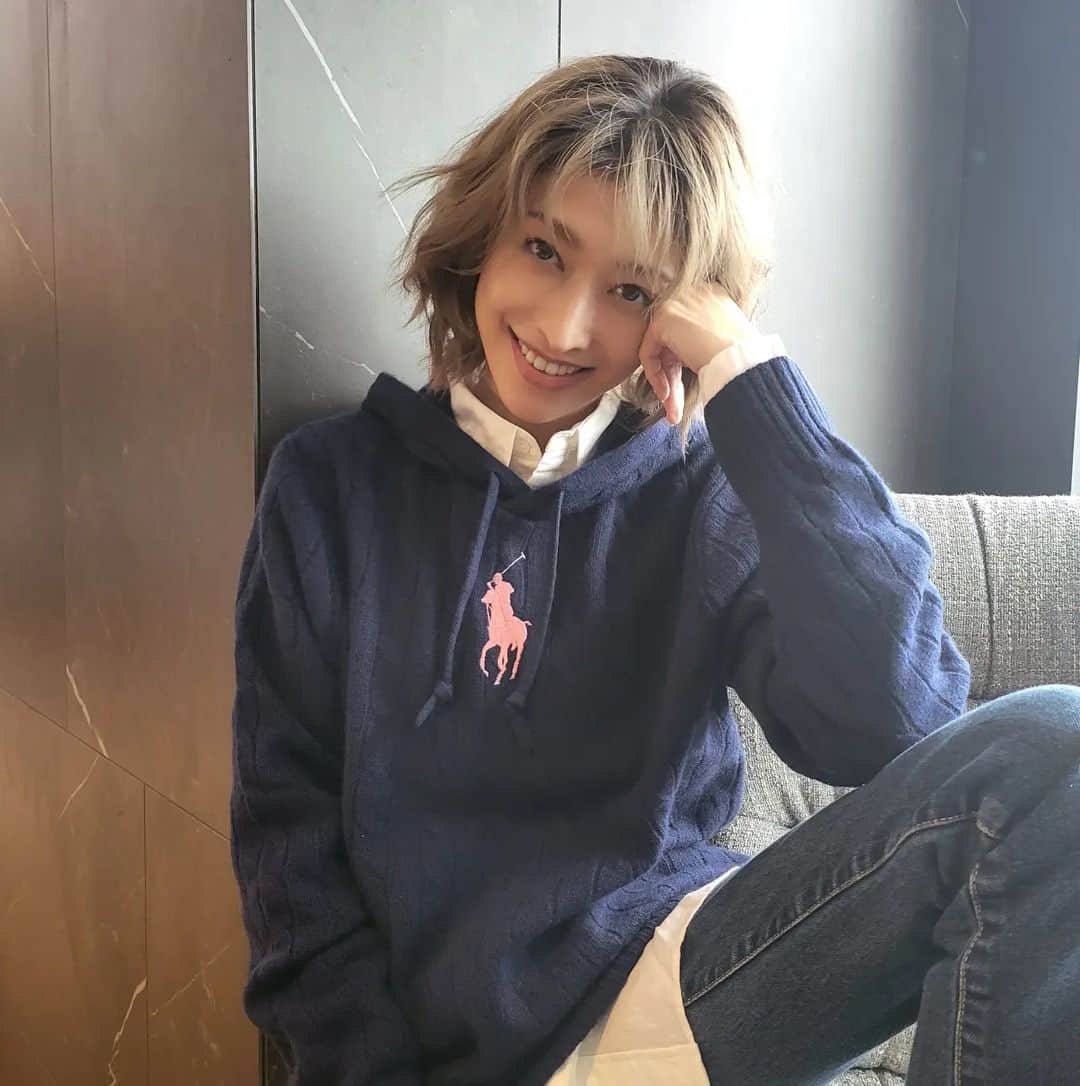 のインスタグラム：「RALPH LAUREN @poloralphlauren   ピンク ポニーはがん対策のための グローバルで展開している がんの検査、早期診断、治療、啓蒙、カウンセリングを 支援しているプログラムで  ピンク ポニー オックスフォードシャツは購入額の100% カシミアニットパーカーは購入額の25%が 寄付されるというキャンペーンをされているそうです！  #pinkpony  #ピンクポニー  #ポロラルフローレン」