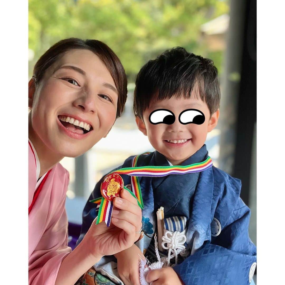 大橋夏菜のインスタグラム：「写真館の方が本当に上手で👏✨  ニッコニコのいい笑顔を写真におさめて頂けました😊 （☞２枚目３枚目）  #七五三 #2歳児」