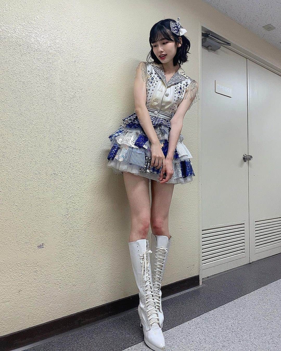 浅井七海のインスタグラム：「. ミニスカ😚✌🏻 Mini skirt😚✌🏻  #AKB48 #衣装」