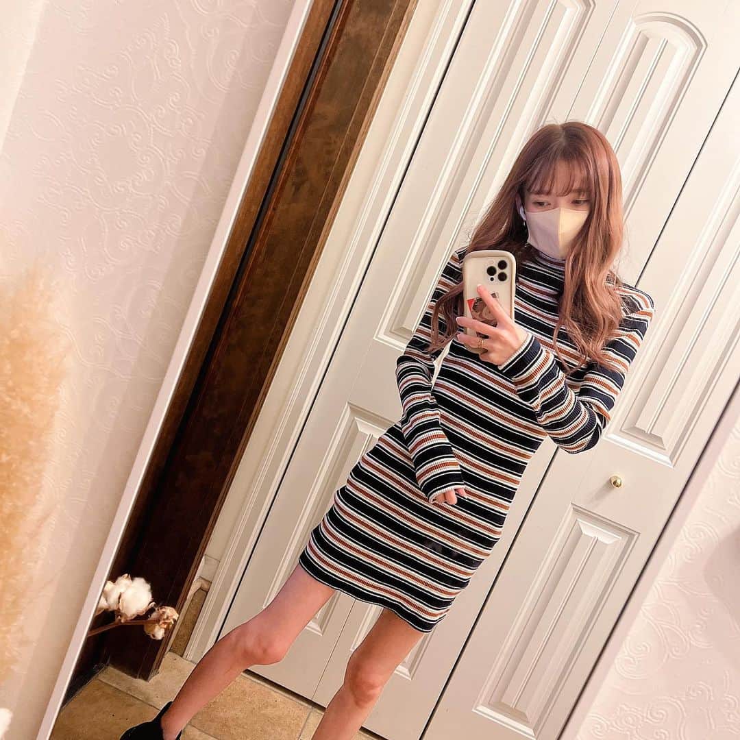 町田亜里香さんのインスタグラム写真 - (町田亜里香Instagram)「メイクしたので久々に投稿📸  痩せすぎてしまい 顔がこけて老けて見えるので あれ？老けたのか？え？ まさか痩せた関係なく老けたのか？ というのはさておき。  膨らませておきました🎈 絶賛増量中です。 本日スタバも頂きました。  脂肪を減らす漢方の飲み過ぎには 注意してください。 漢方はハイライトのダイエットへ🫶  今日のワンピースも載せとく🫶 気持ちヒップアップしたんじゃない？ 笑  #ママコーデ #メイク  #ヒップアップ #ダイエット  #ワンピース #秋服」10月19日 19時52分 - ari_gram_111