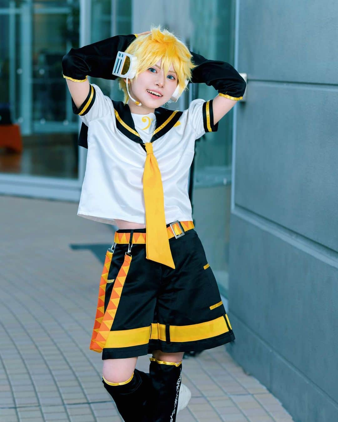 千葉さんのインスタグラム写真 - (千葉Instagram)「よろしくね、マスター！  p : rinrin博士   #cosplay #cos #コスプレ #kagaminelen #vocaloid #鏡音レンコスプレ  #japan」10月19日 19時59分 - chiba_2_2