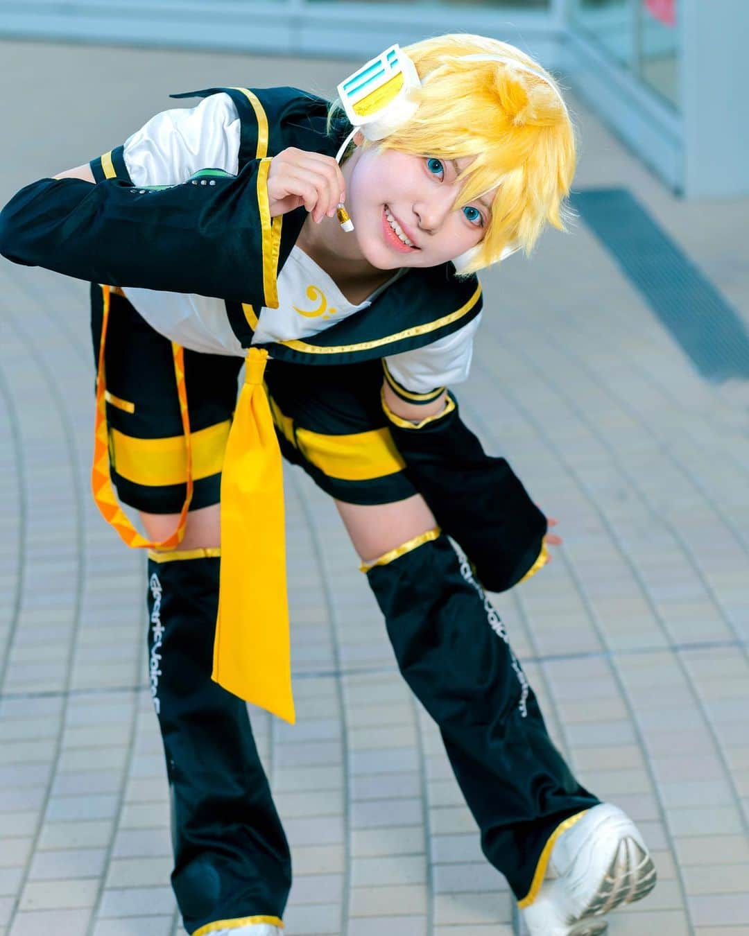 千葉さんのインスタグラム写真 - (千葉Instagram)「よろしくね、マスター！  p : rinrin博士   #cosplay #cos #コスプレ #kagaminelen #vocaloid #鏡音レンコスプレ  #japan」10月19日 19時59分 - chiba_2_2