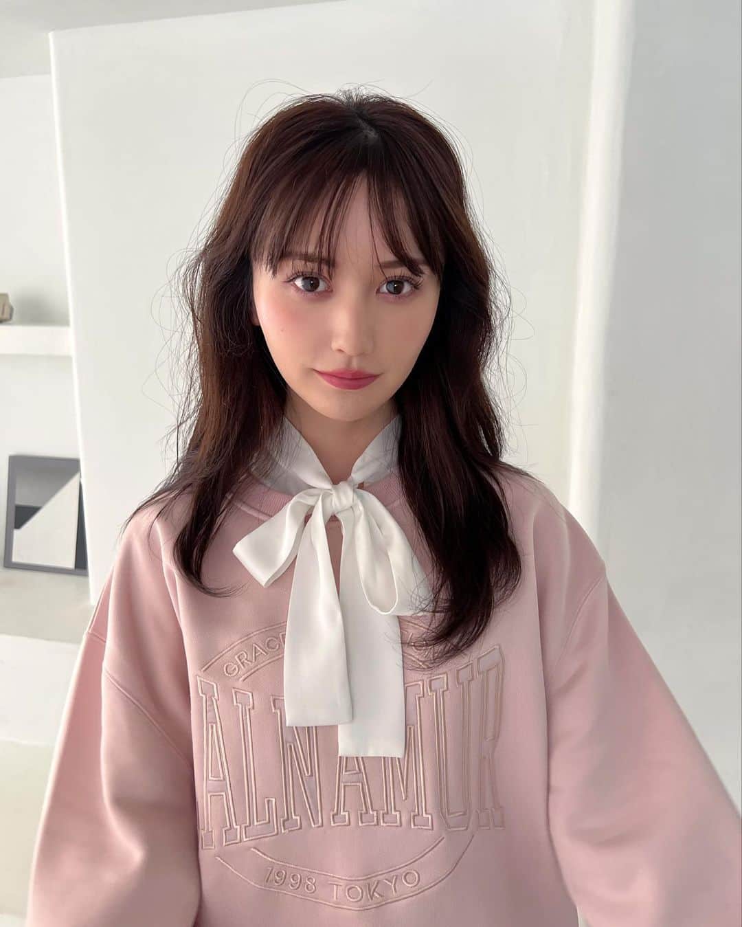 山本望叶のインスタグラム：「Now me. magazine 2022 WINTER  公開されました✨オフショット！  #runwaychannel #calnamur #eatme #emoda #merryjenny」