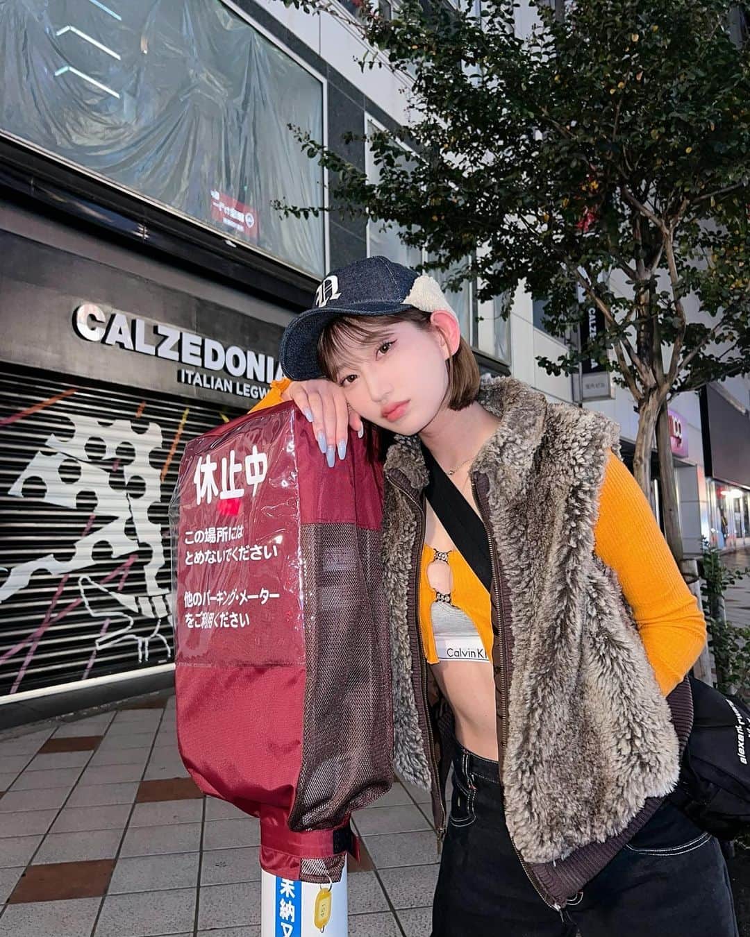月城まゆさんのインスタグラム写真 - (月城まゆInstagram)「次どこ行く〜？🧡🧡🧡  #ootd #japanesegirl #gal #streetphotography #streetstyle #streetfashion #newera」10月19日 20時12分 - xo_mayu_xo