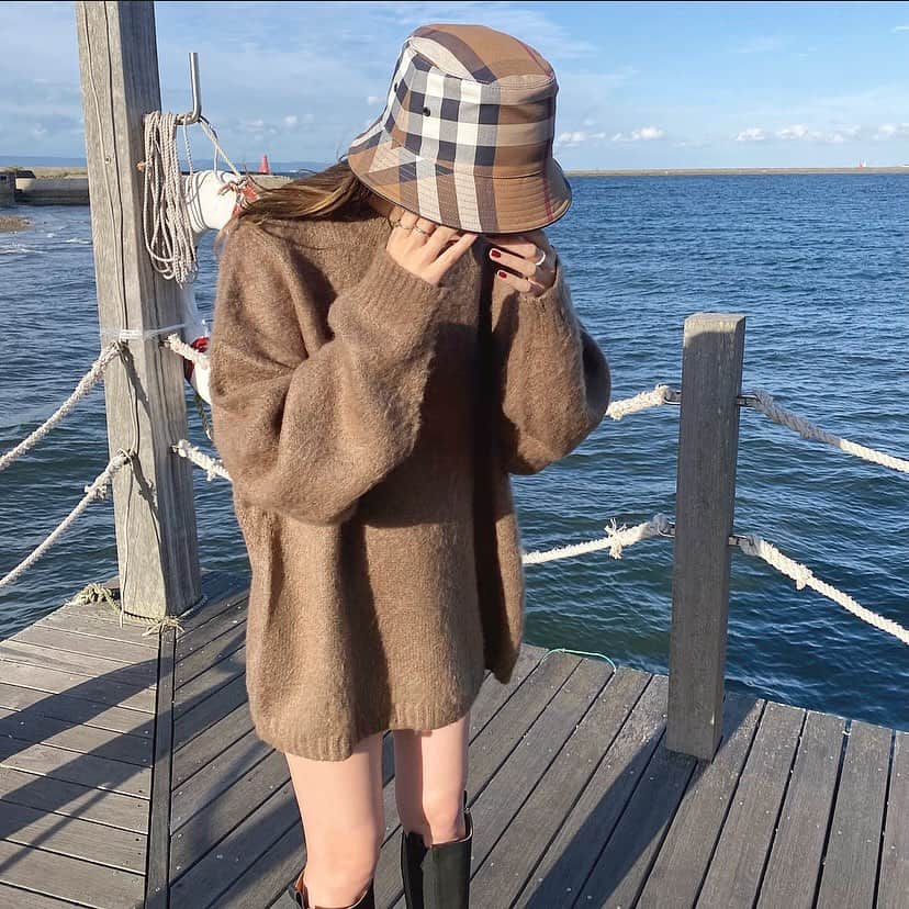 のインスタグラム：「・ @wego_official モヘアライクBIGプルオーバー⭐️  大好きなデザインのニット🤍  このブラウンカラーも可愛い💕  モヘアのフワッとした感じも好きだし、私はLサイズを着てるんだけどワンピースっぽく着るのも好きー🧡  今ZOZOTOWNでタイムセール中です📣  @wego_webstore #WEGO #MOCO2 #MOCO2ニット #モヘアライクニット #pr」