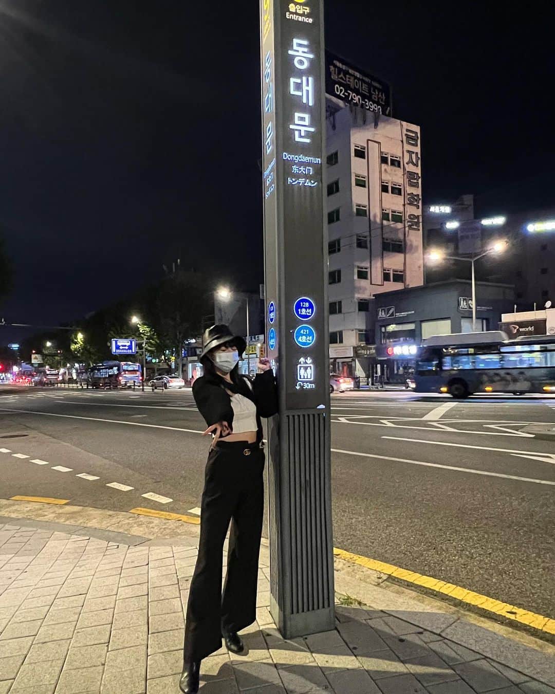 日下部美愛のインスタグラム：「実は少し前に韓国に行ってきました🇰🇷 写真たっくさんあるので少しずつ載せていきます🫶🏻 楽しかったなーーーーー ⁡ ⁡  #selfie #黒髪 #黒髪ロング  #動漫 #粉我 #角色扮演 扮演 #时装 #时装模特 #自拍 #animegirl #instagood #followforfollowback #japan  #idol #followme  #한국여행 #일본 #韓国旅行 #東大門 #明洞 #韓国ファッション」