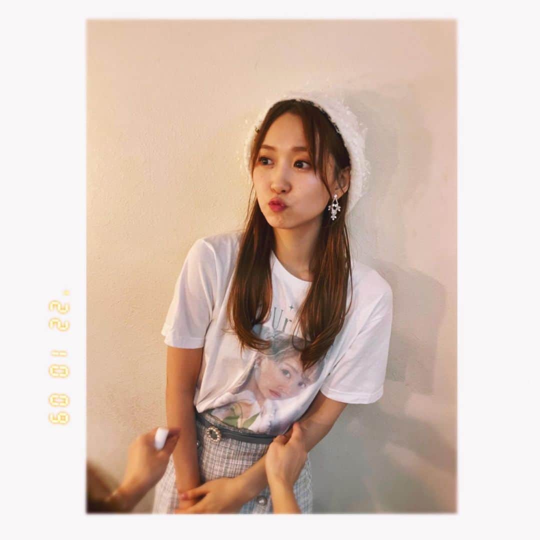 芹澤優のインスタグラム：「・  ナンバーワン照明かわいすぎ💠  今日はお仕事のあと楽しいお出かけでした！ 写真は後で載せるね〜  お相手は…🐼  #メイク直すってとき変な顔しがち #KOTO様のGodHand」