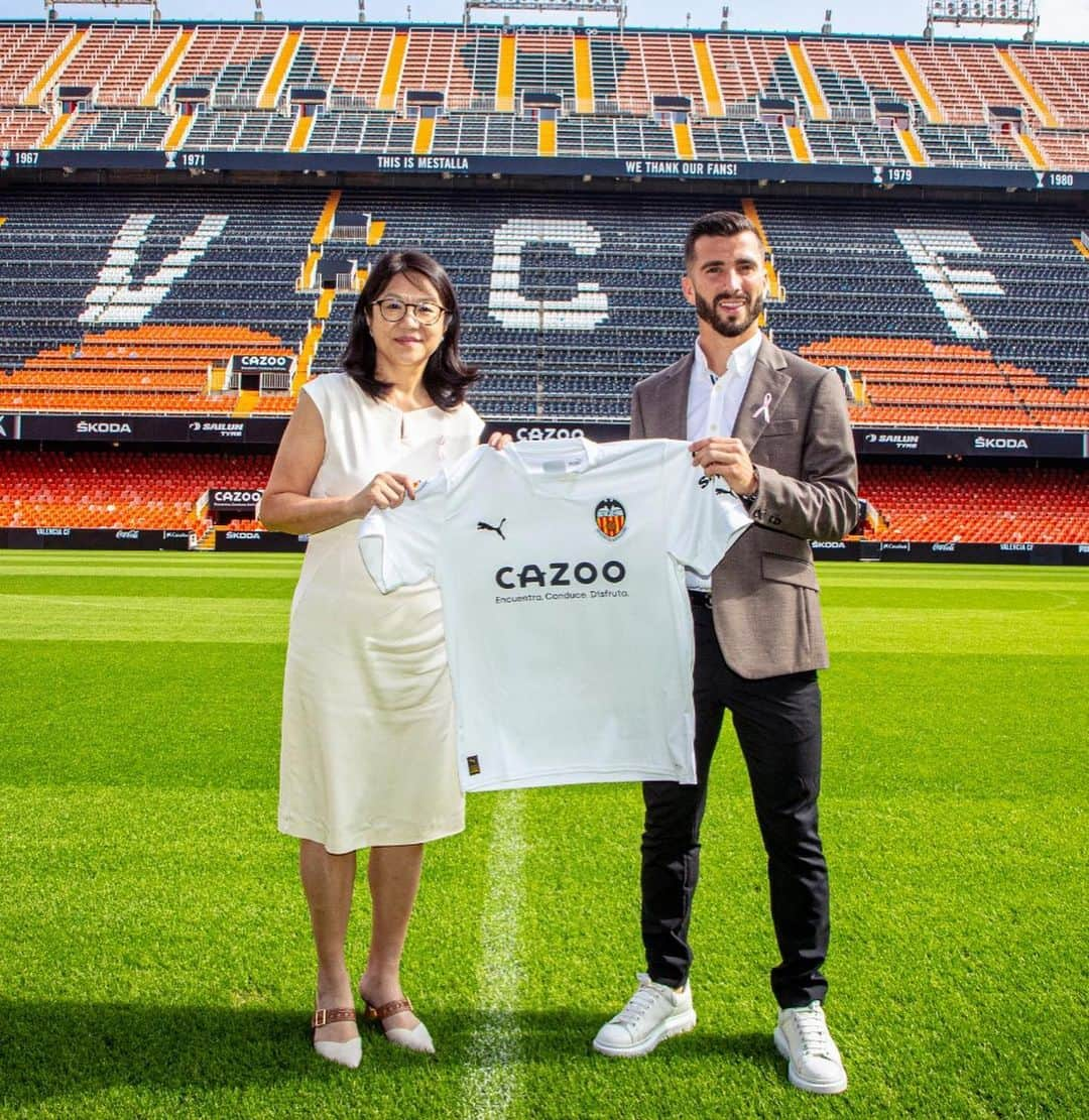 ホセ・ルイス・ガヤさんのインスタグラム写真 - (ホセ・ルイス・ガヤInstagram)「Gracias @valenciacf 🦇 #2027 #renovación」10月19日 22時36分 - jose_gaya