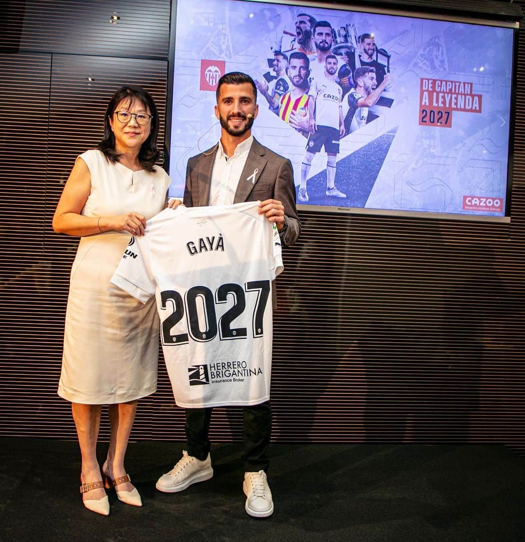 ホセ・ルイス・ガヤのインスタグラム：「Gracias @valenciacf 🦇 #2027 #renovación」