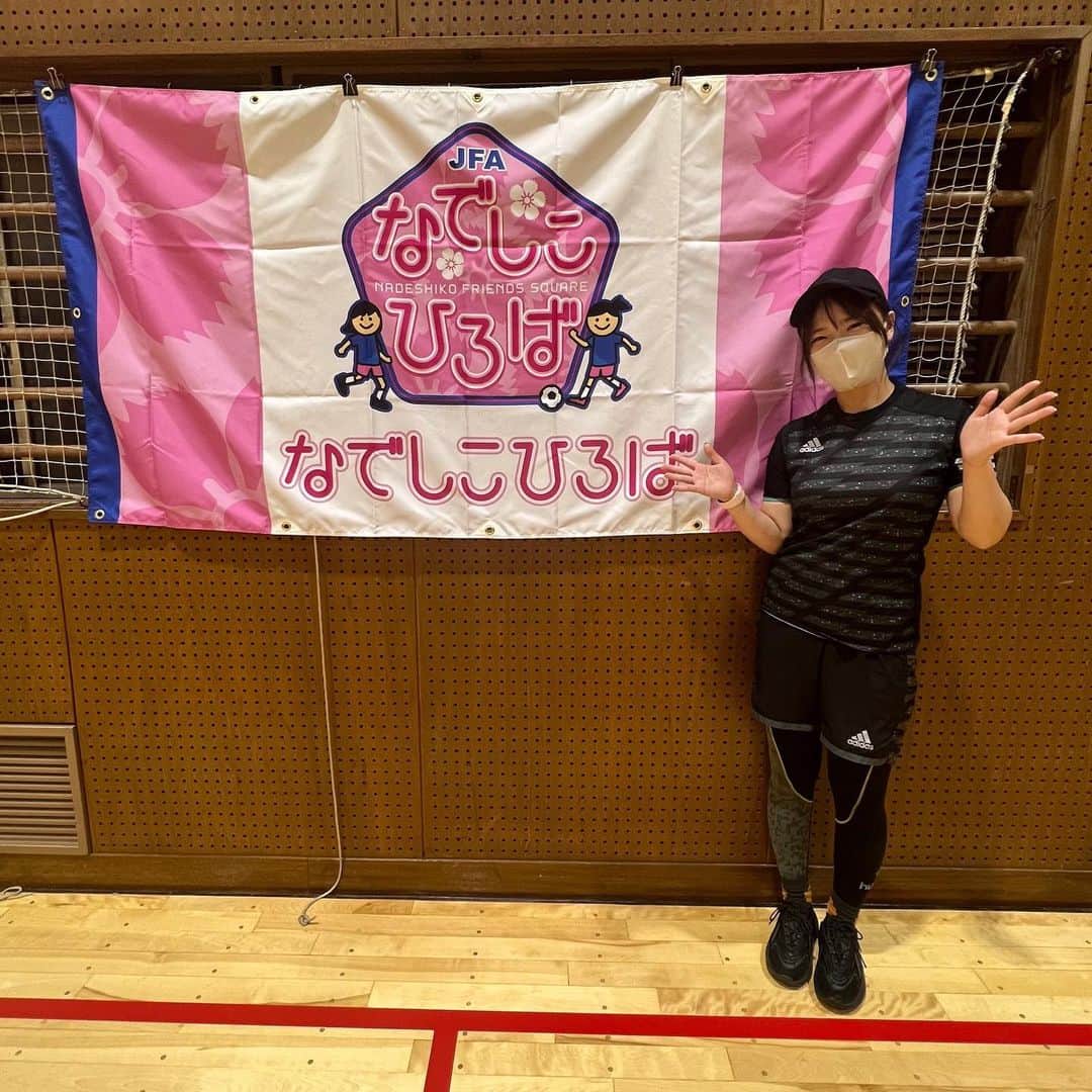 仙石來夢のインスタグラム：「これから沢山の人が 参加してくれたら嬉しいなぁ〜  次は10/25 19:00〜青山学院大学で お待ちしてます⚽️💖 参加費無料です！！！  #なでしこひろば #なでしこ #元なでしこリーガー #女子サッカー #サッカー #青山学院大学」