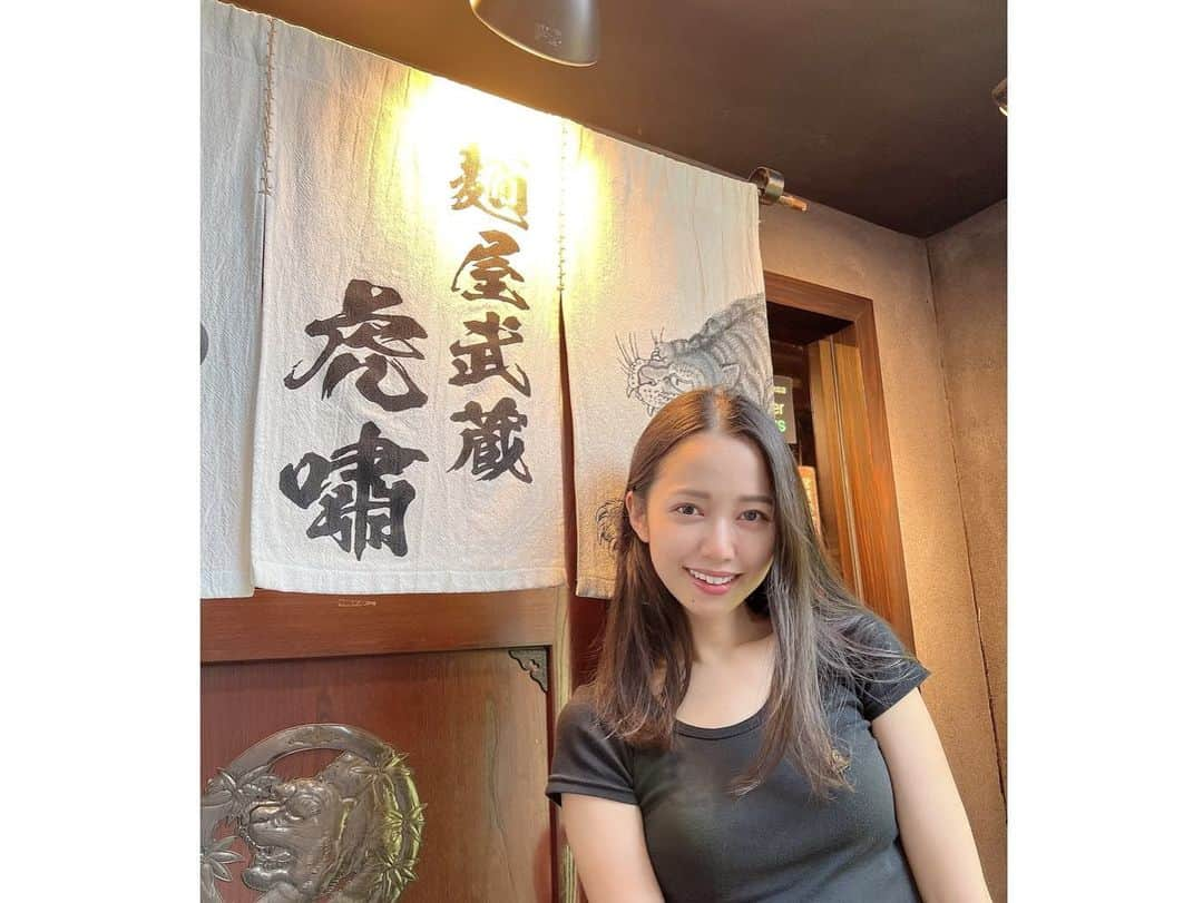 高山璃奈さんのインスタグラム写真 - (高山璃奈Instagram)「⁡ 最近よく行くラーメン屋さん🍜💕💕 ⁡ 六本木の麺屋武蔵 虎嘯(こしょう)😋 ⁡ 麺は平打ちでモッチモチ、 チャーシューは最高に香ばしくて濃厚でトロットロ、 スープは魚介と豚骨のバランスが神がかっていて ⁡ 久々にビビビっときたラーメンです😍✨✨✨✨ ⁡ 勧めた友だちもみんな感動して帰ってきてくれました😆 ⁡ つけ麺、濃厚つけ麺、ラーメン、 どれを頼んでも美味しいですよ🥺💕 ⁡ 替え玉がないので最初から中盛りで注文することをおすすめします😆👌 ⁡ #麺屋武蔵 #麺屋武蔵虎嘯 #六本木グルメ #青山一丁目グルメ #ラーメン女子 #ラーメンスタグラム  ⁡ ⁡ ⁡ ⁡ ⁡ ⁡ ⁡」10月19日 23時07分 - rina__takayama