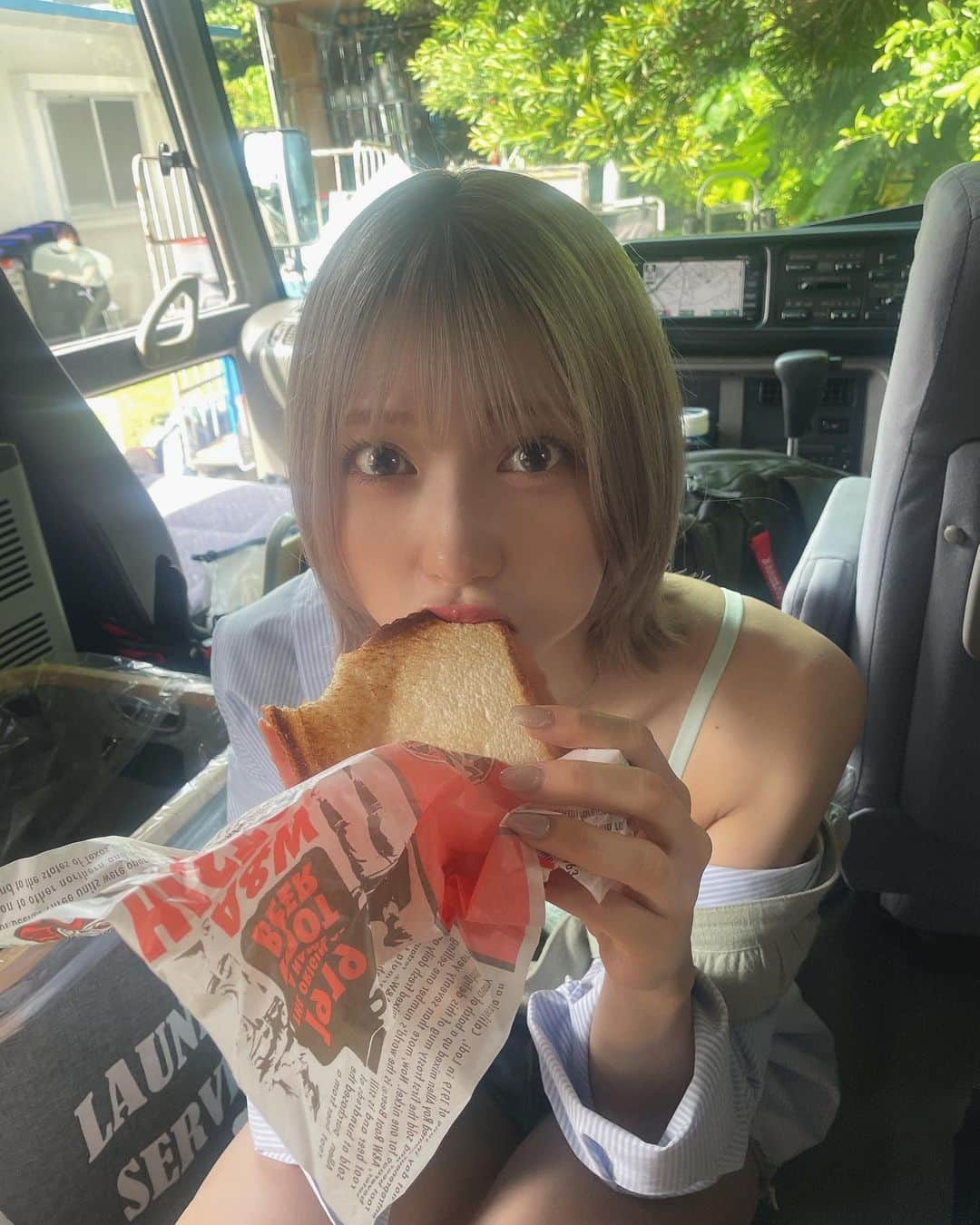 茂木忍のインスタグラム：「🥪💫🌈」